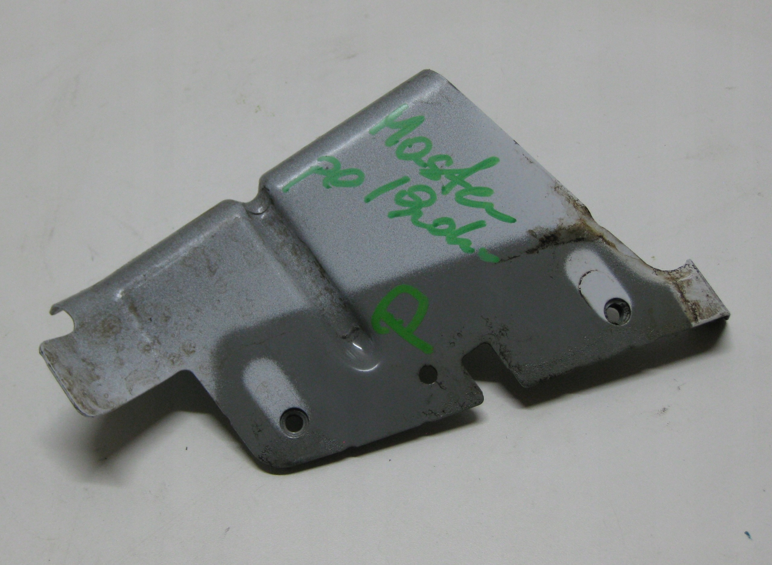 RENAULT MASTER III LIFT staffa parafango destra anteriore 641C20003R