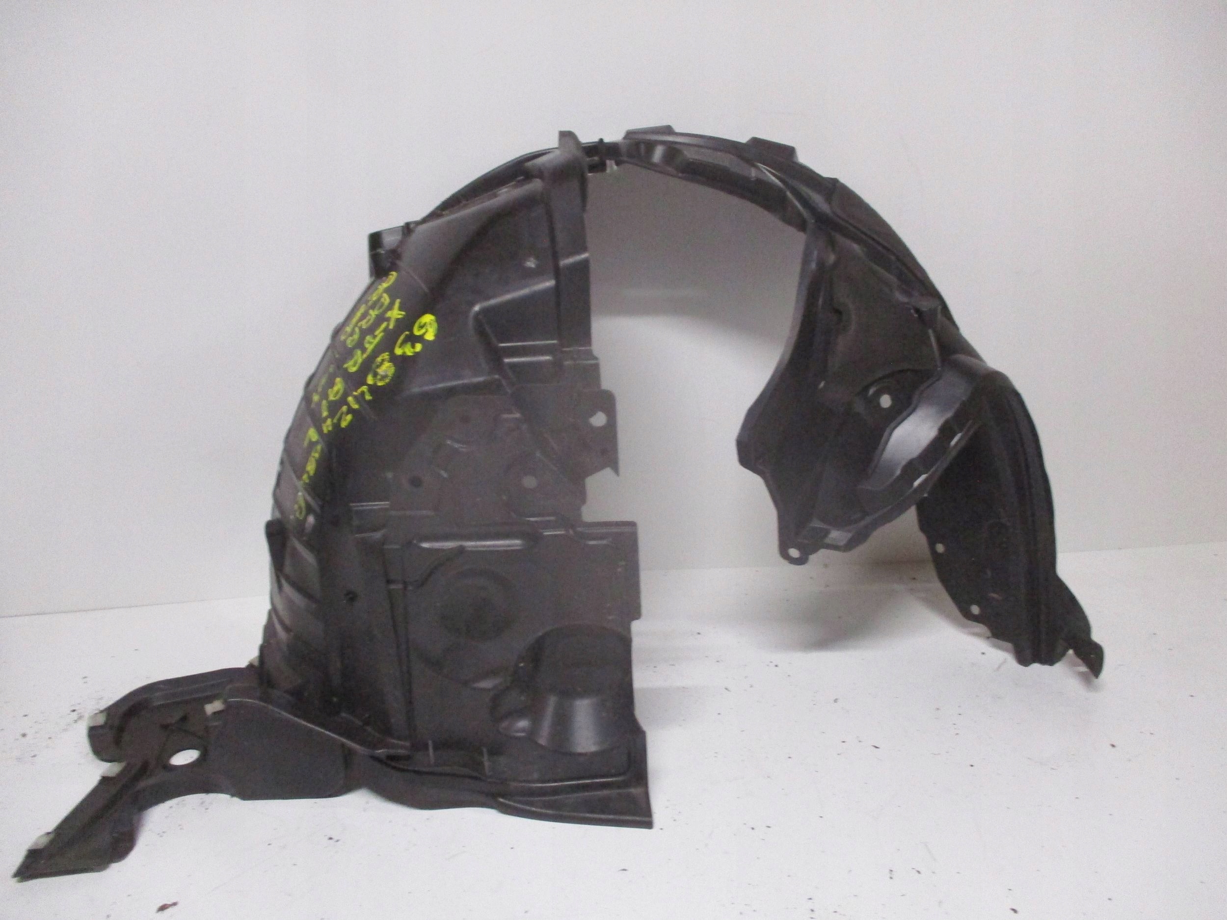 mudguard front right NISSAN X-TRAIL T32 638424CBA