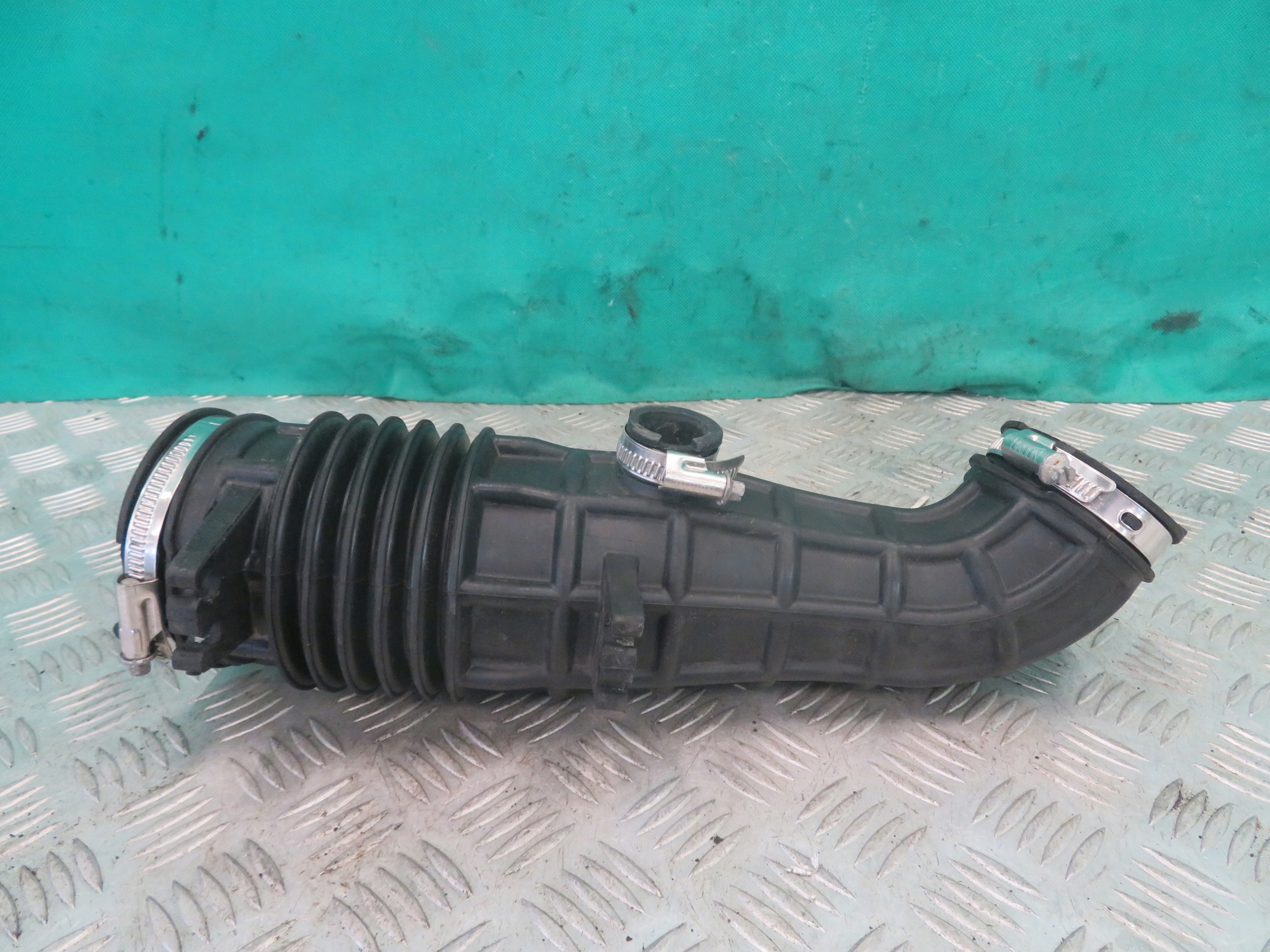 GK31-9R504-AC GK319R504AC - ТРУБА ВОЗДУХОВОД ШЛАНГ ДЛЯ FORD TRANSIT MK8