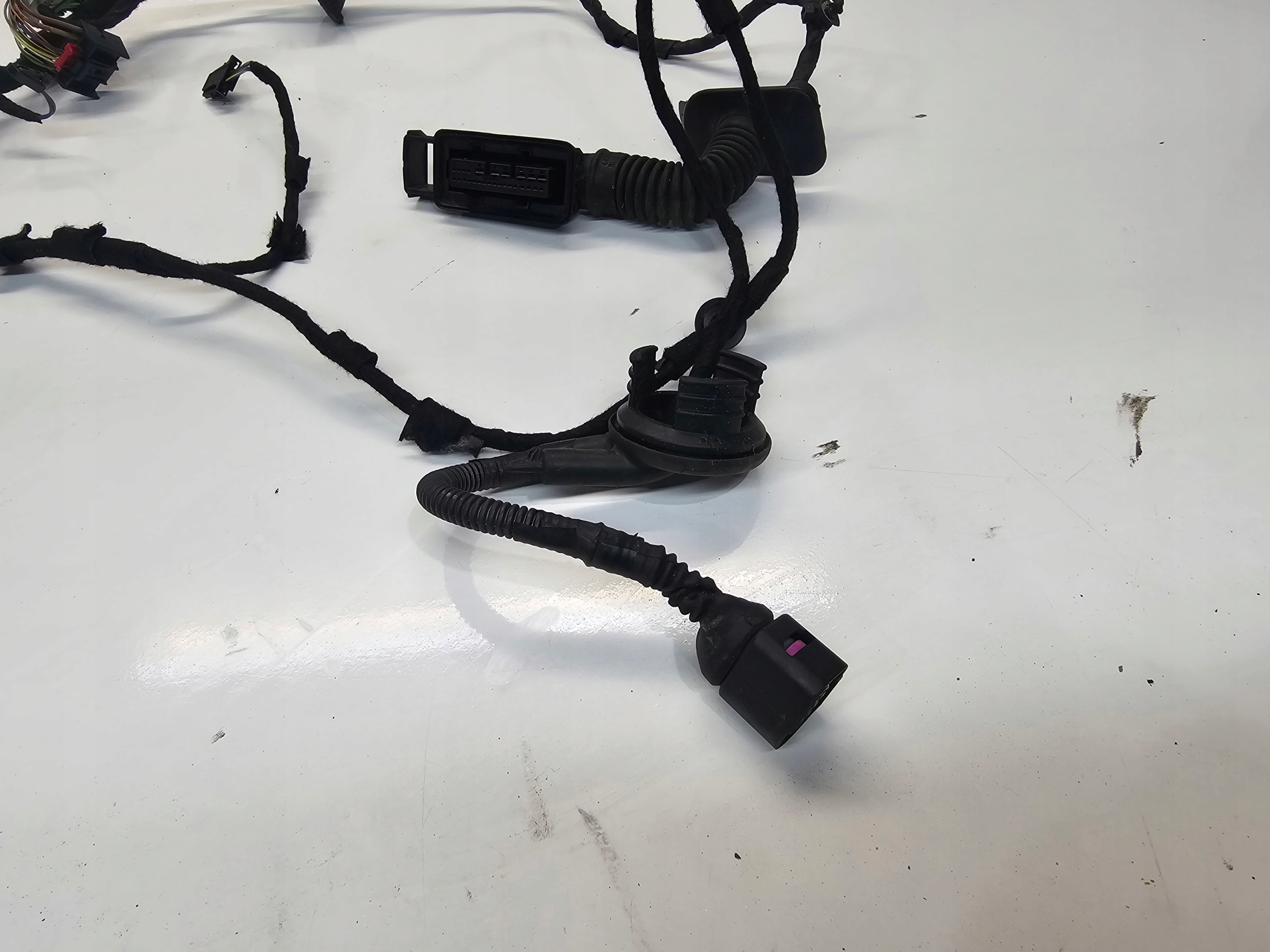 bundle door left front AUDI Q3 8U0971029AF