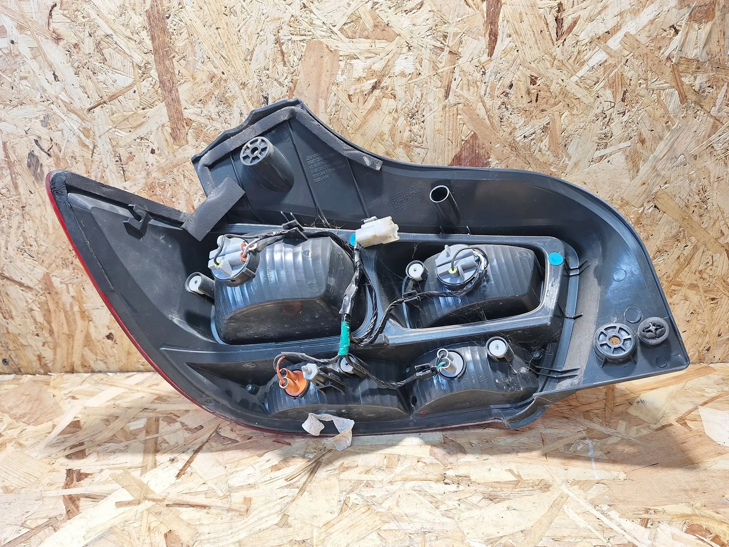 light rear part right Mahindra KUV100 KUV 100
