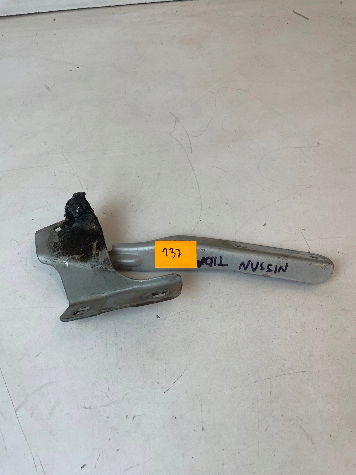 hinge bonnets front front right Nissan Tiida