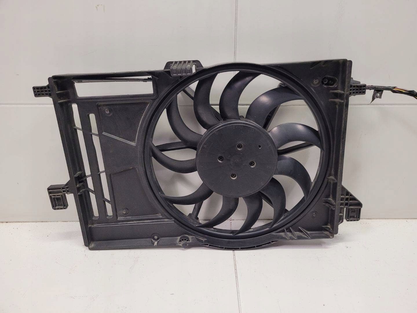 ventilátor chladiče Ford Kuga 2 2016 GV61-8C607-BA