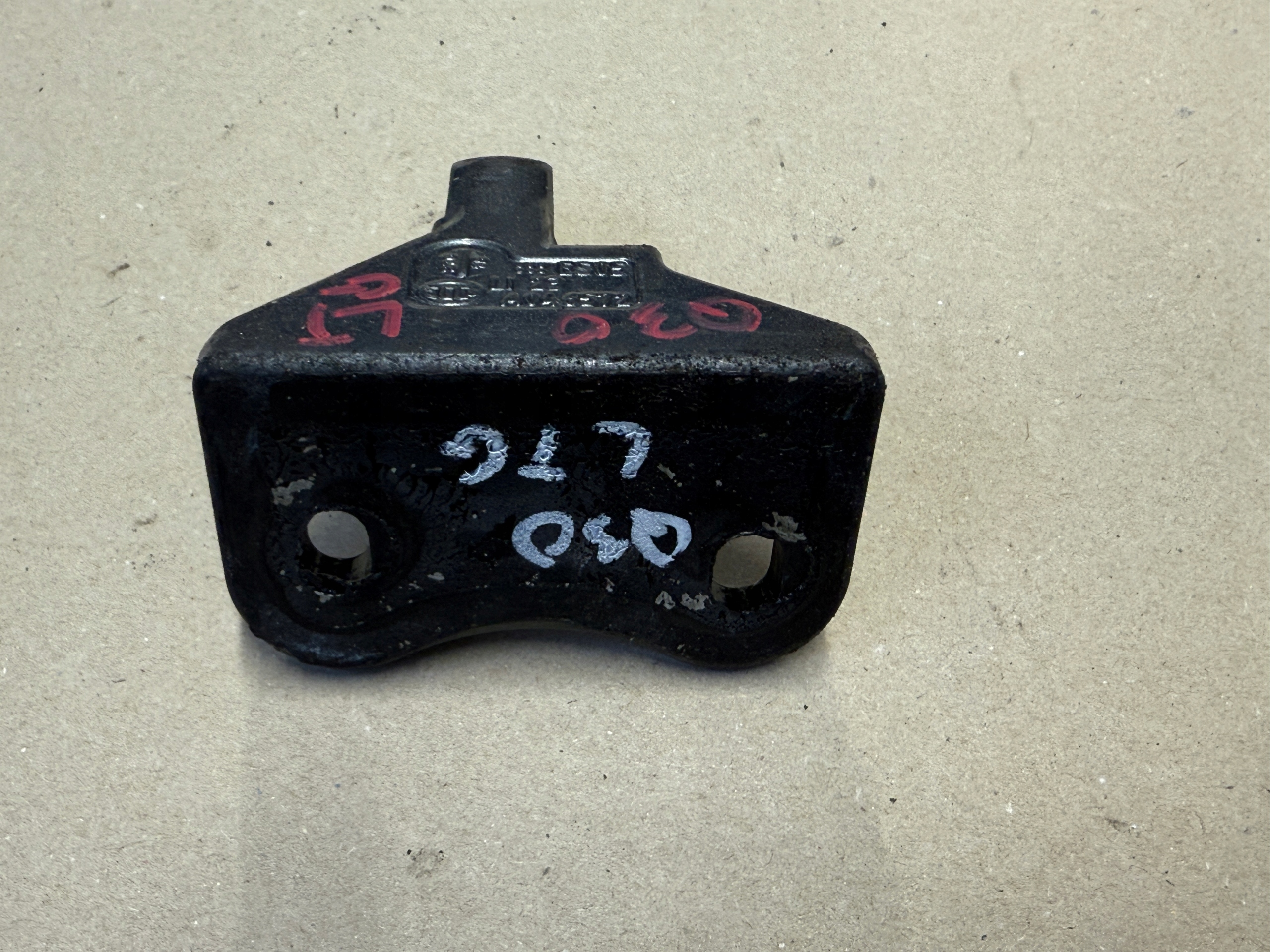 INFINITI Q30 hinge door left rear part GORA A046572