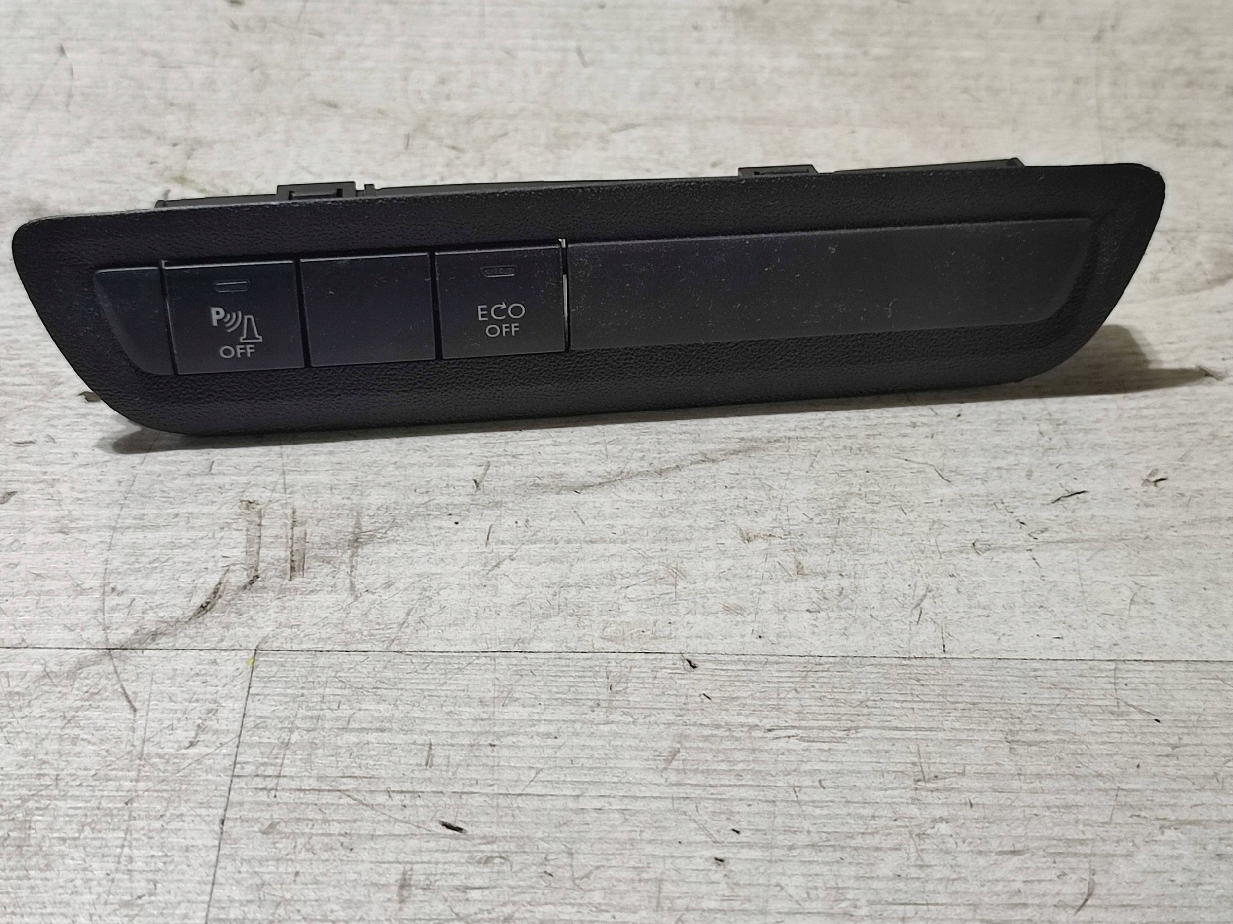 Peugeot 2008 and 2018 control panel switch