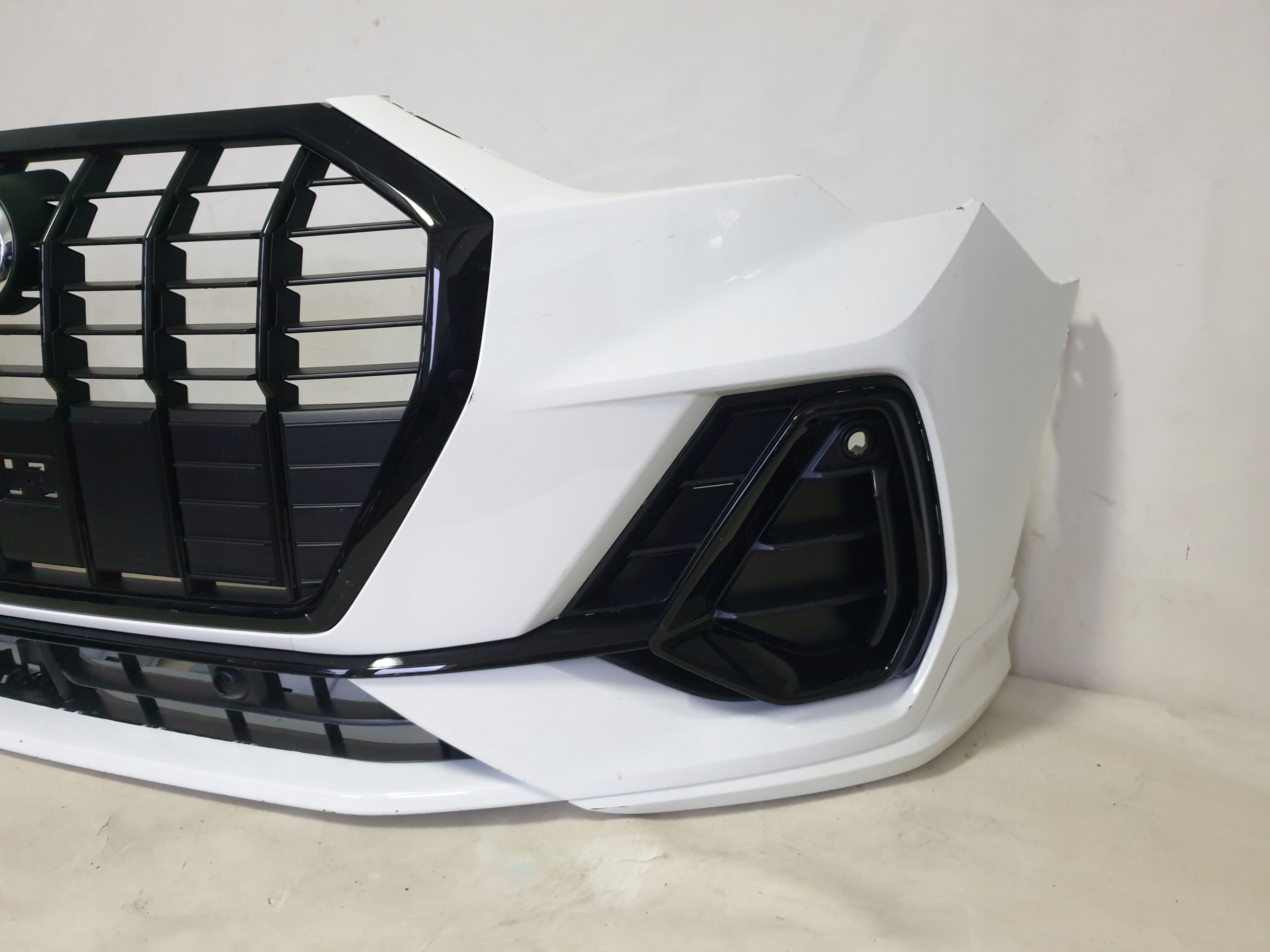 AUDI Q3 II 83A S-LINE 19-25 bumper front 4 x PDC 83A807438D 83A807437D