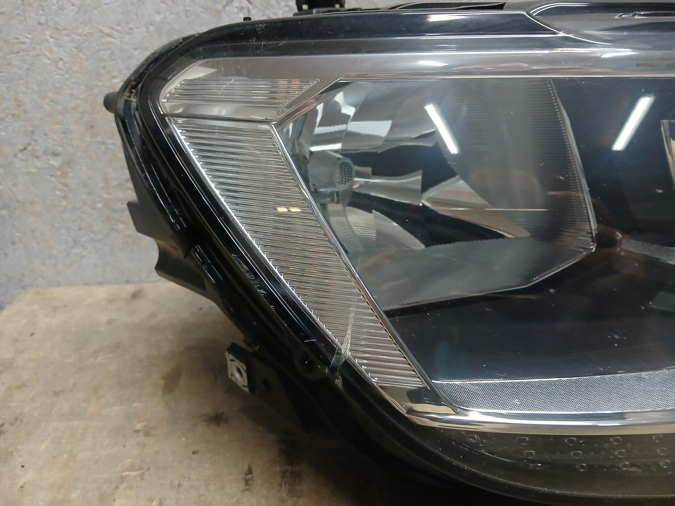 light front right VW TIGUAN II 2 5NB 15-19 5NB941006B
