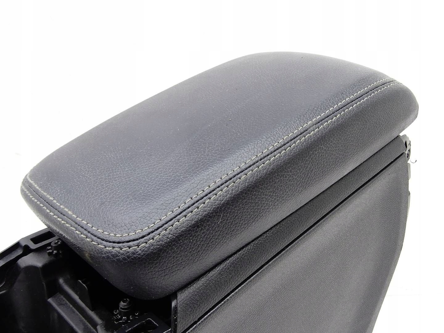 armrest TUNEL central leather MERCEDES A W176 A1766801300