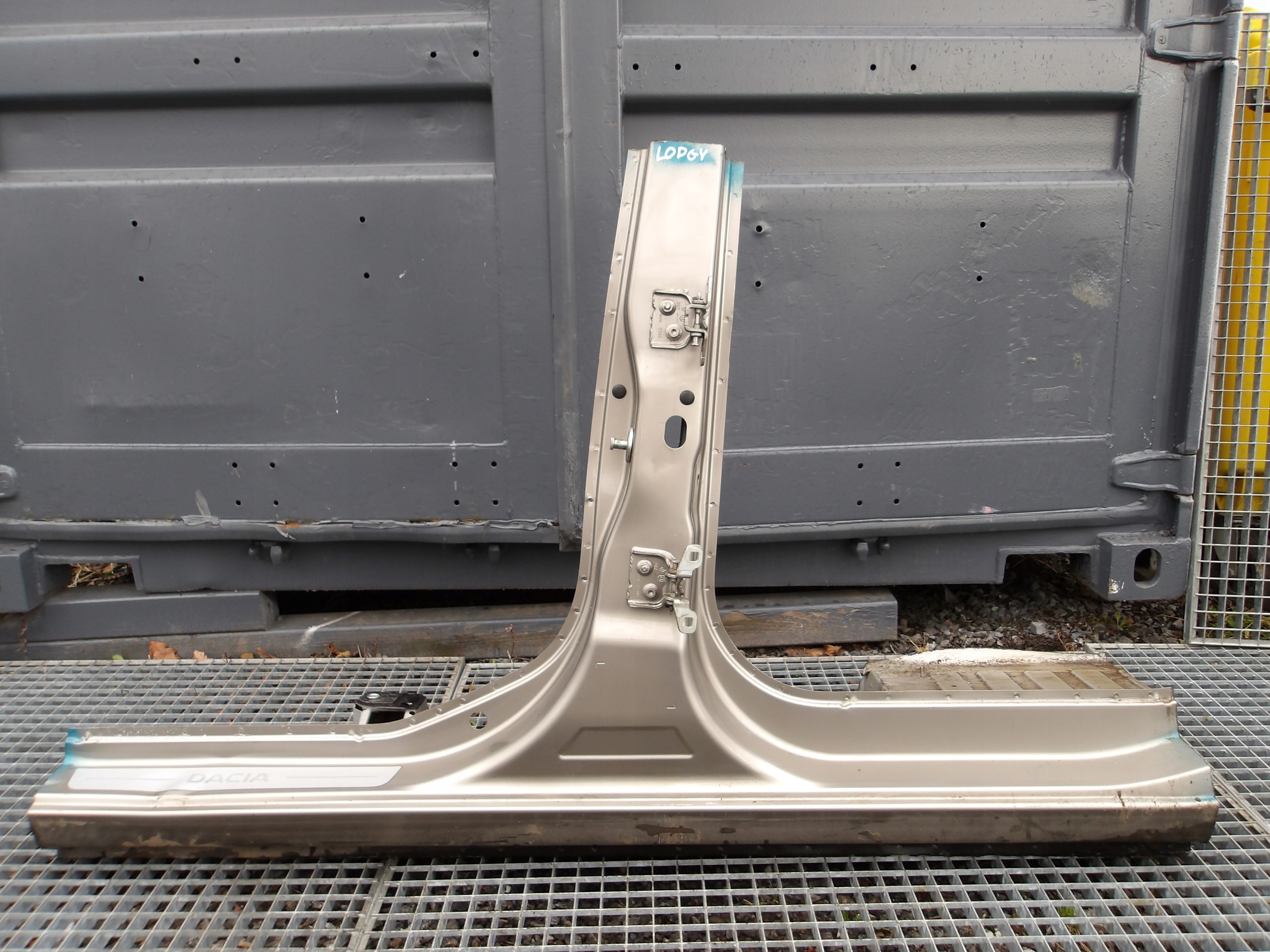 DACIA LODGY 12- threshold ZE SLUPKIEM left BOK quarter