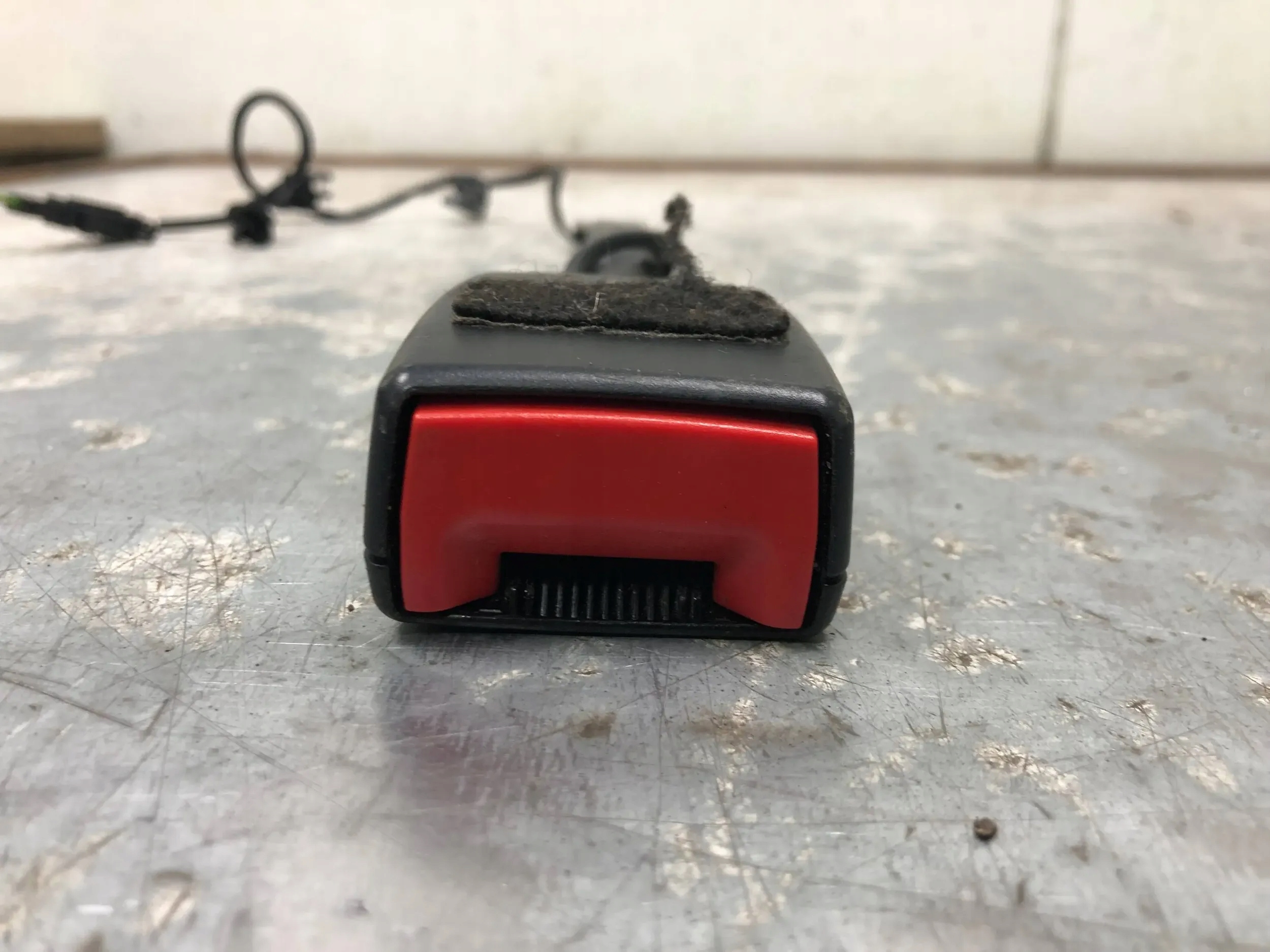 ZAPINKA supports left front AUDI Q3 8U 8R0857755L