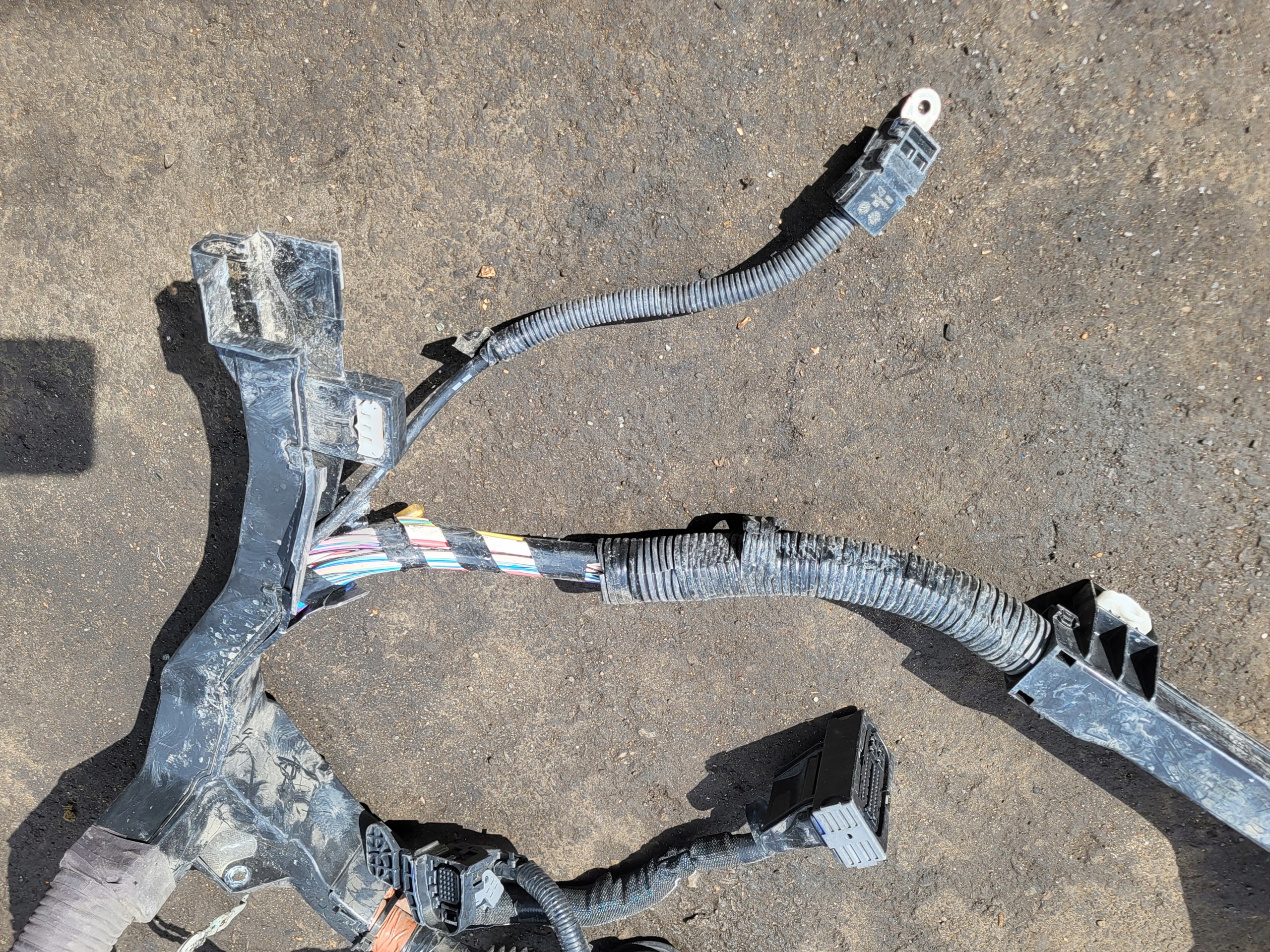 bundle wiring WTYCZKI compartment PRZEKAZNIKOW TOYOTA RAV4 V 2.5 HYBRYDA