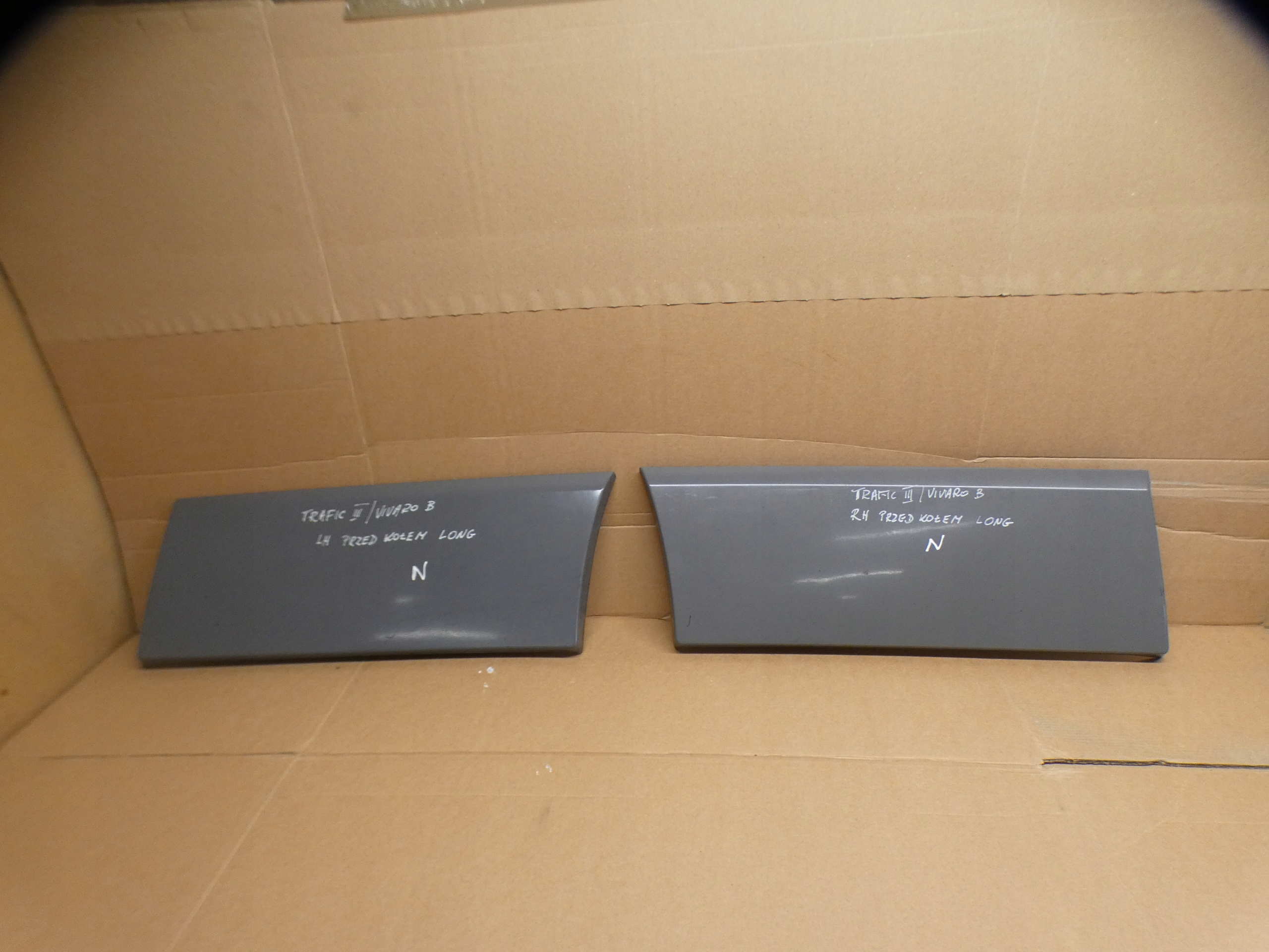 moulding right left rear part rear RENAULT TRAFIC III LONG