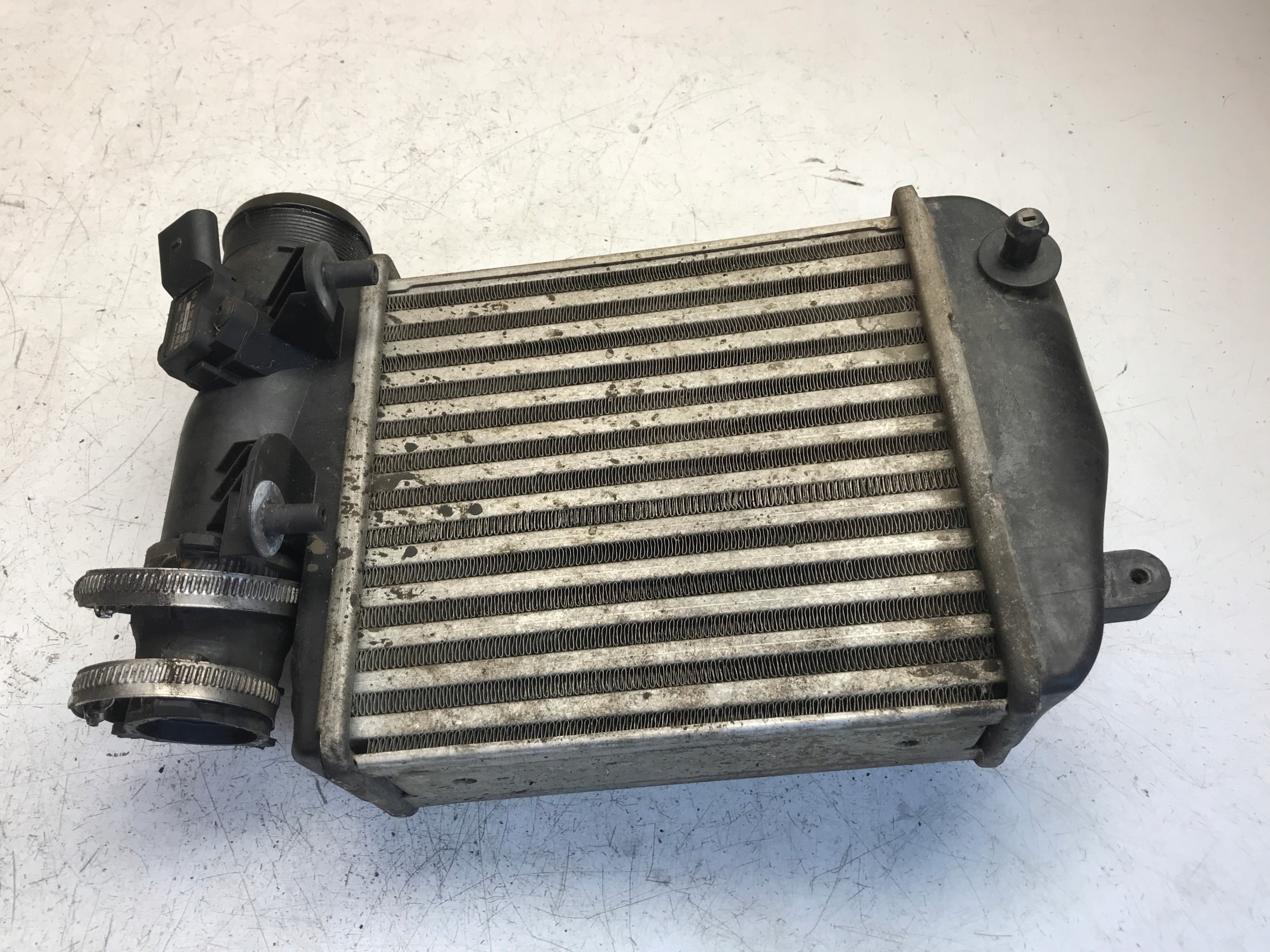 INTERCOOLER links AUDI A6 C6 2.7 TDI 4F0145805E