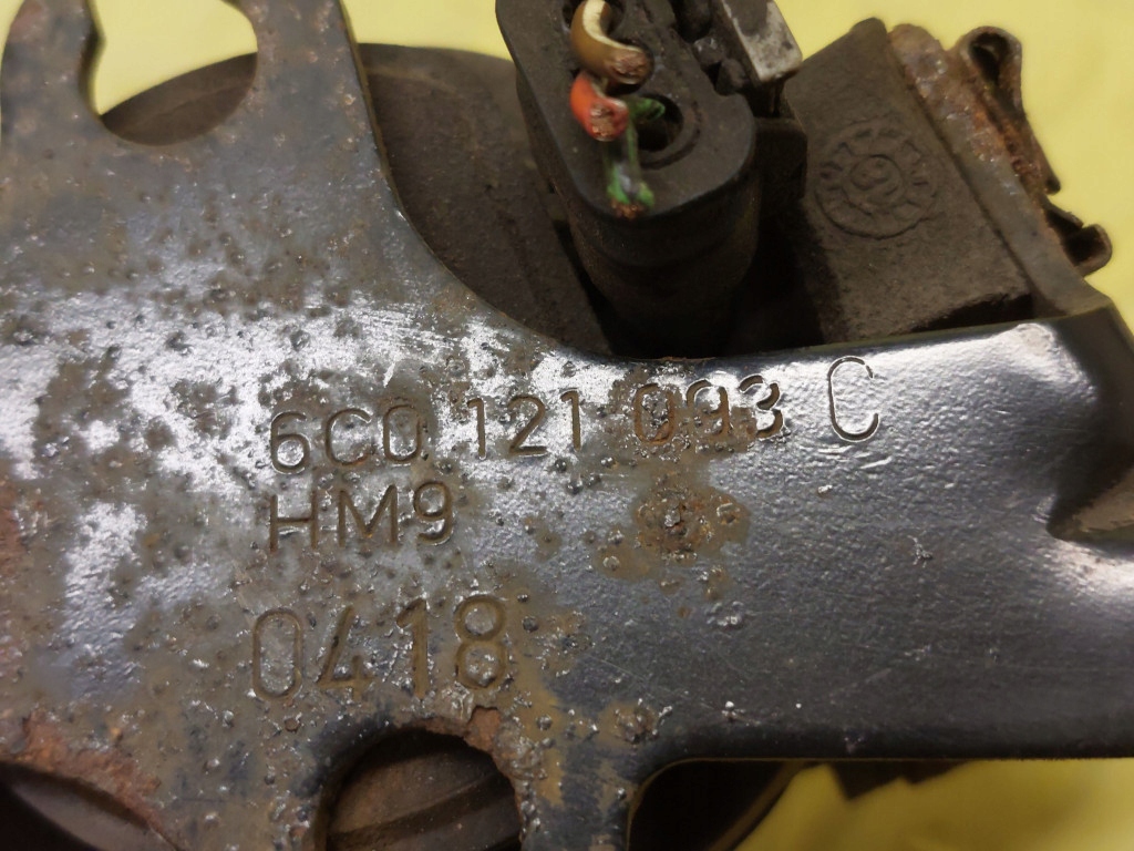 SKODA RAPID II 1.6 TDI water pump 630121093C