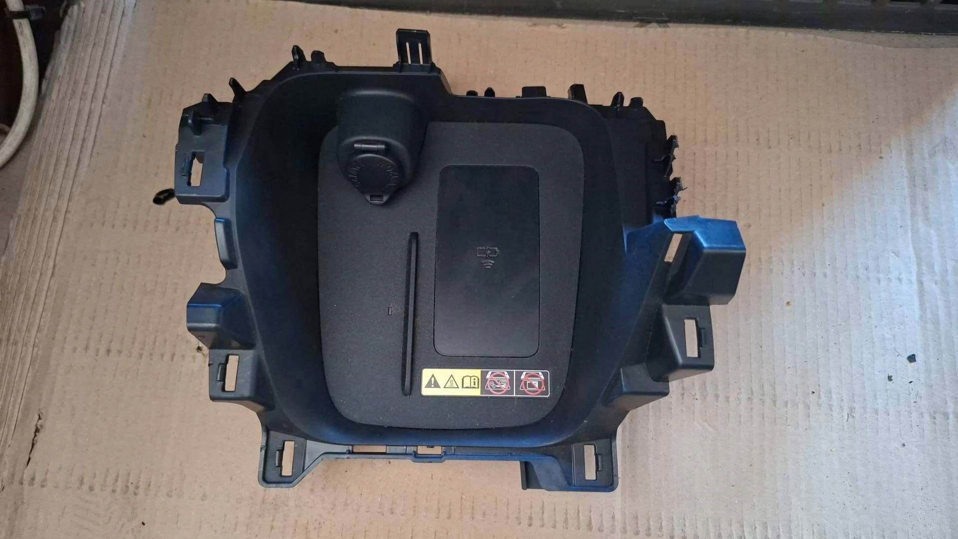 Ladowarka indukcyjna Mazda 2 2024r 861C0-0D020