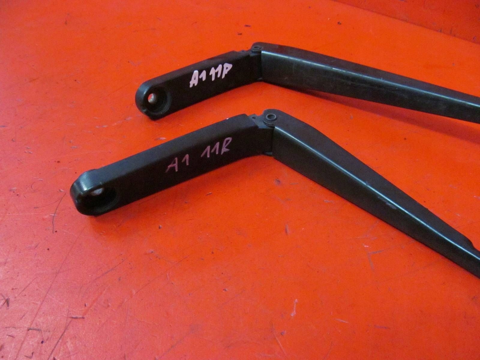 AUDI A1 S1 and 1 8X wiper arm left right front KOMPLET EUROPA