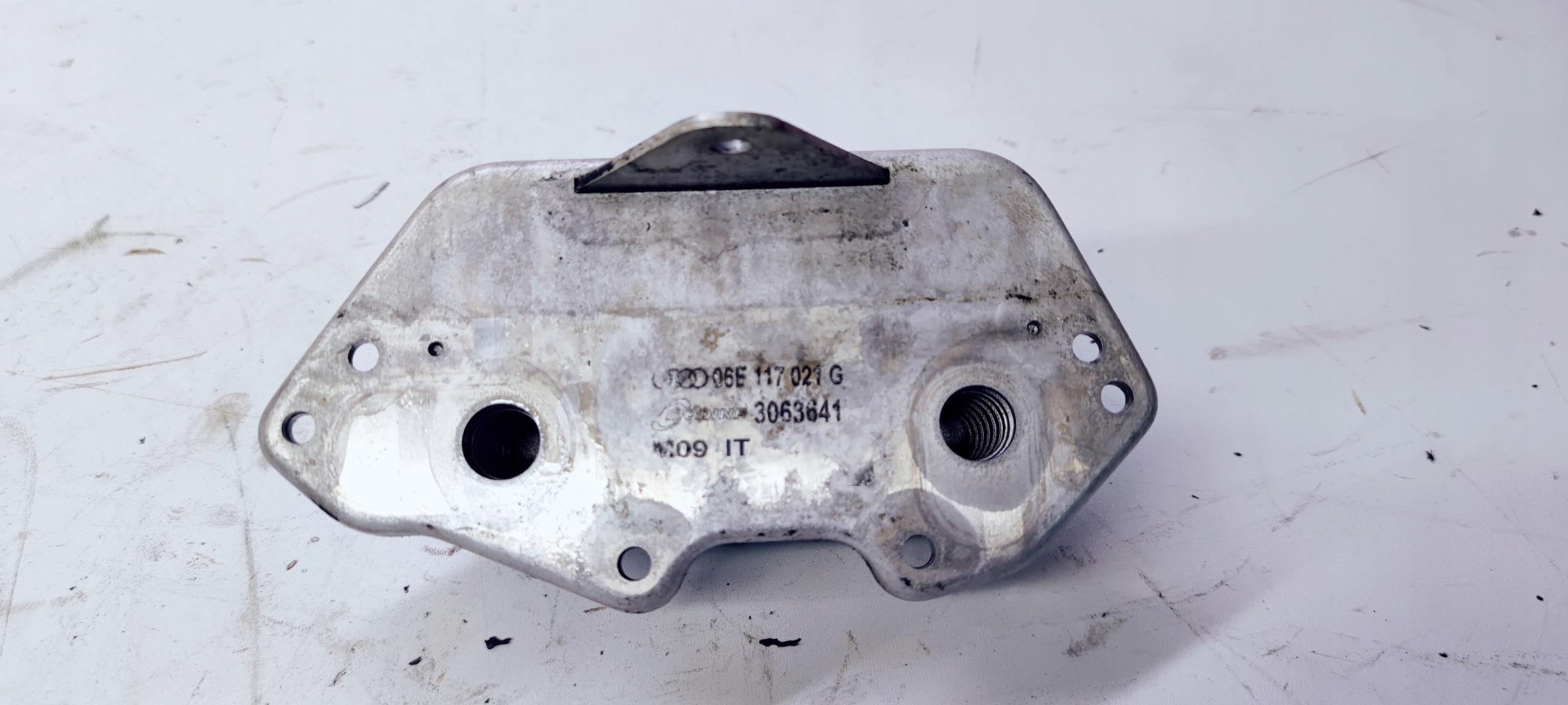 olaj hütö AUDI A4 B7 A6 C6 06E117021G