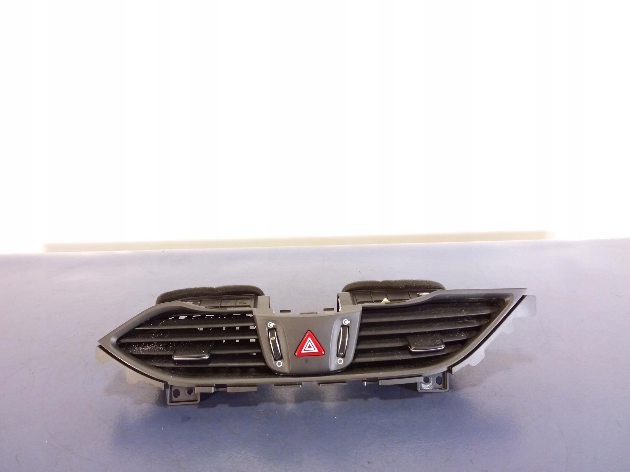 HYUNDAI i30 III Lift Центральна вентиляційна решітка