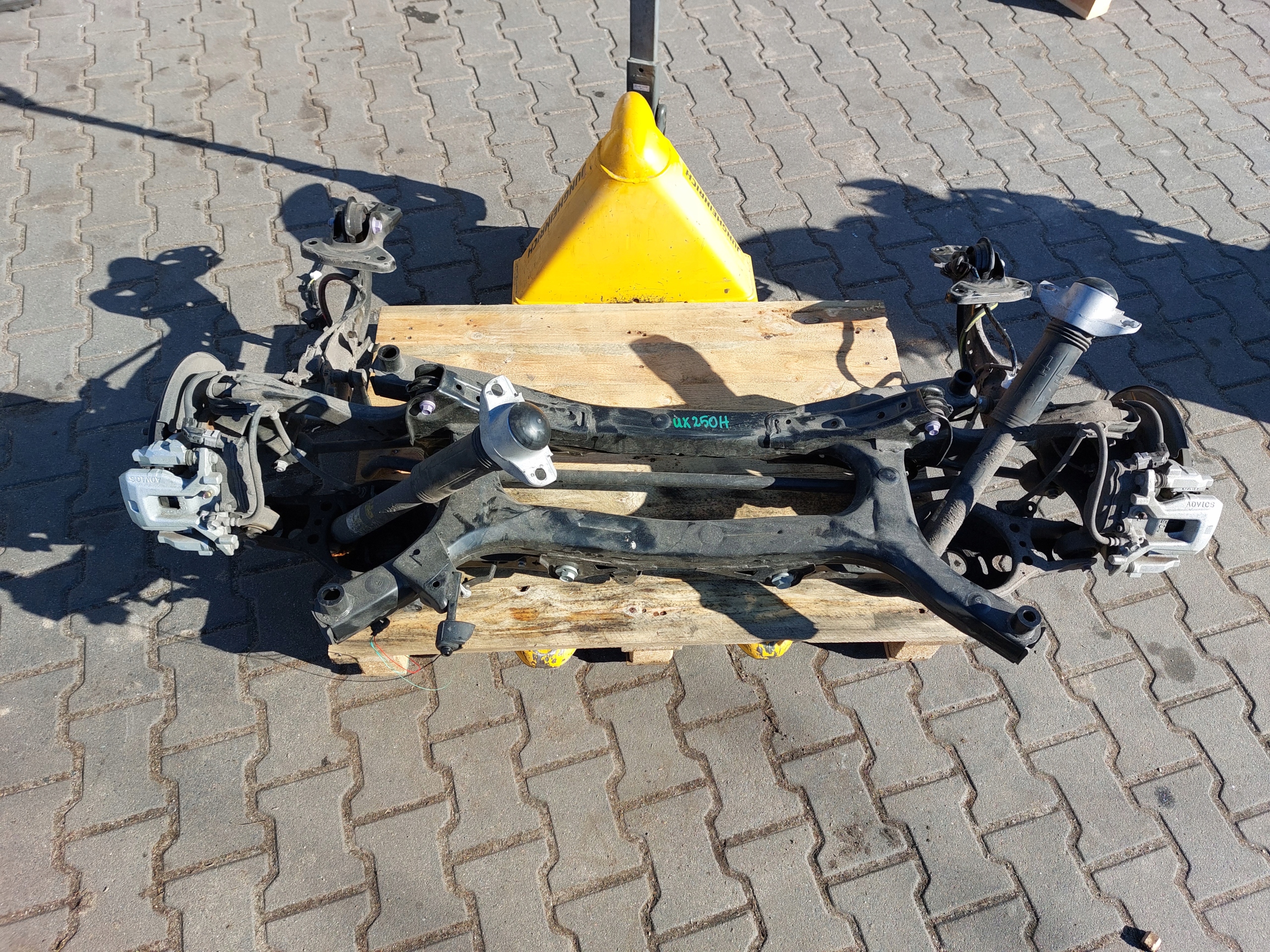 LEXUS UX 250 UX250 ZAWIESZENIE TYLNE KOMPLETNE