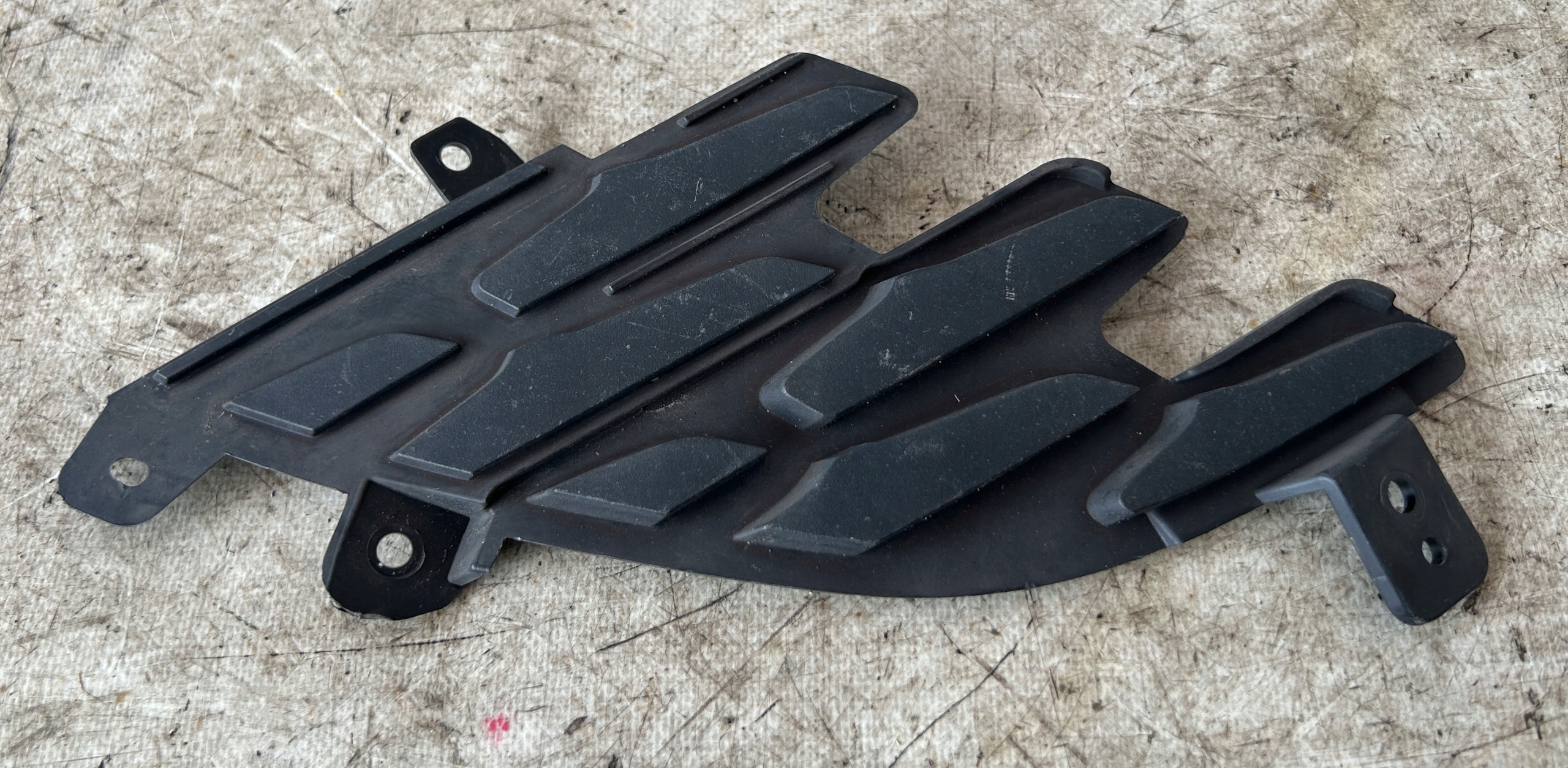 bracket GRILLA right OPEL MOKKA X 42517847