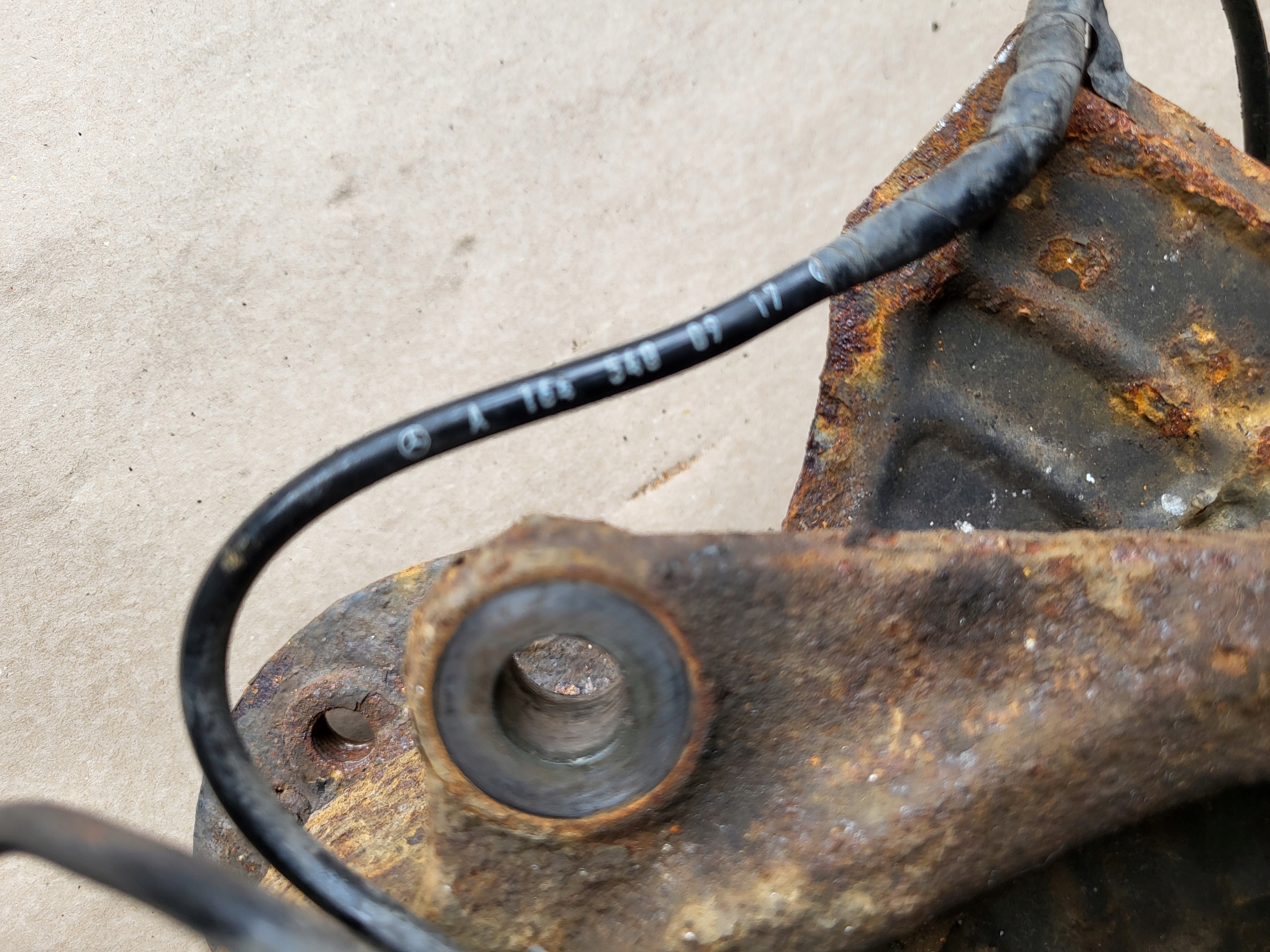 swing right front of the pivot sensor ABS R MERCEDES ML W164 OE