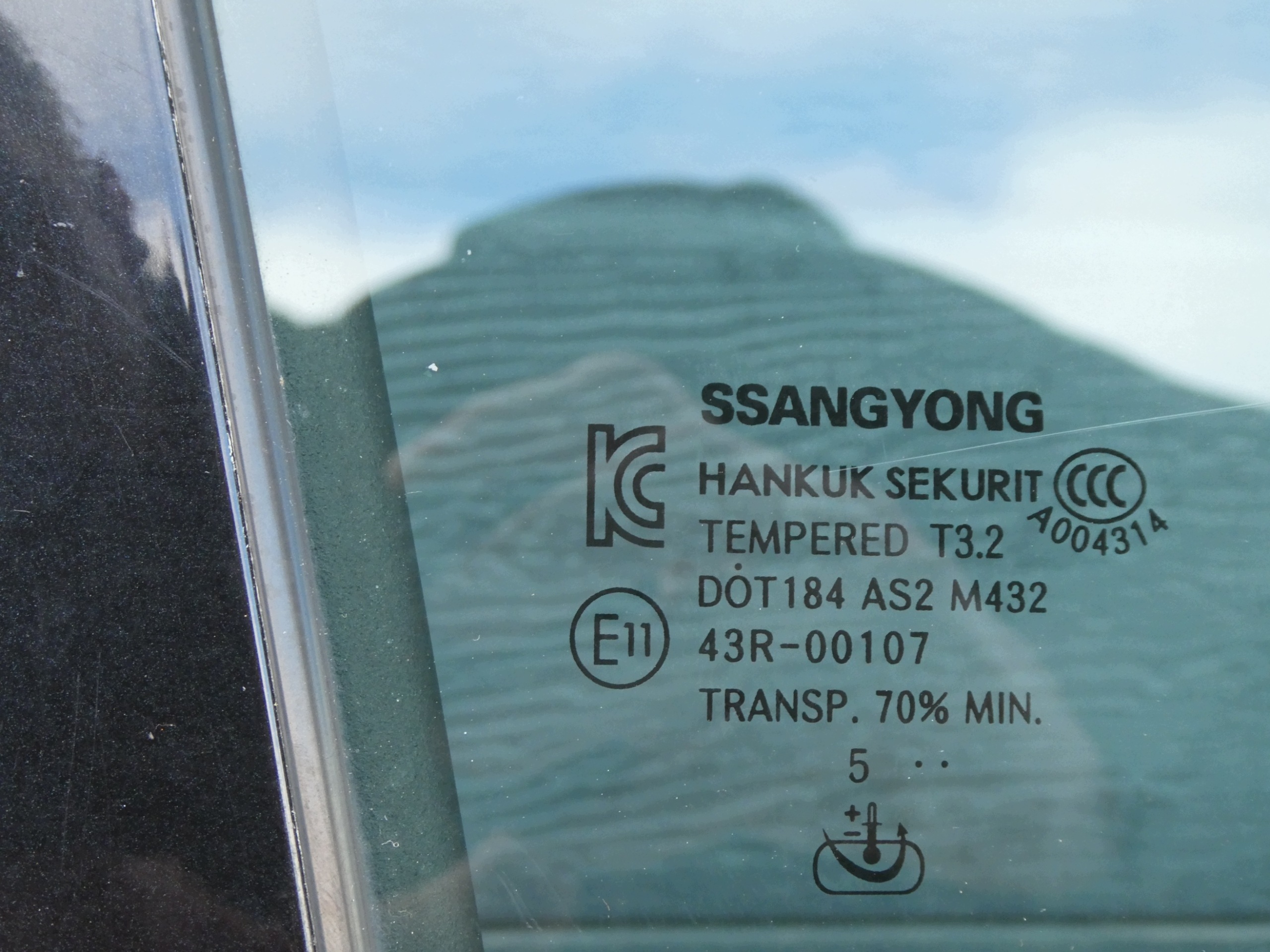 door right front SSANGYONG TIVOLI LAK SPACE BLACK METALLIC
