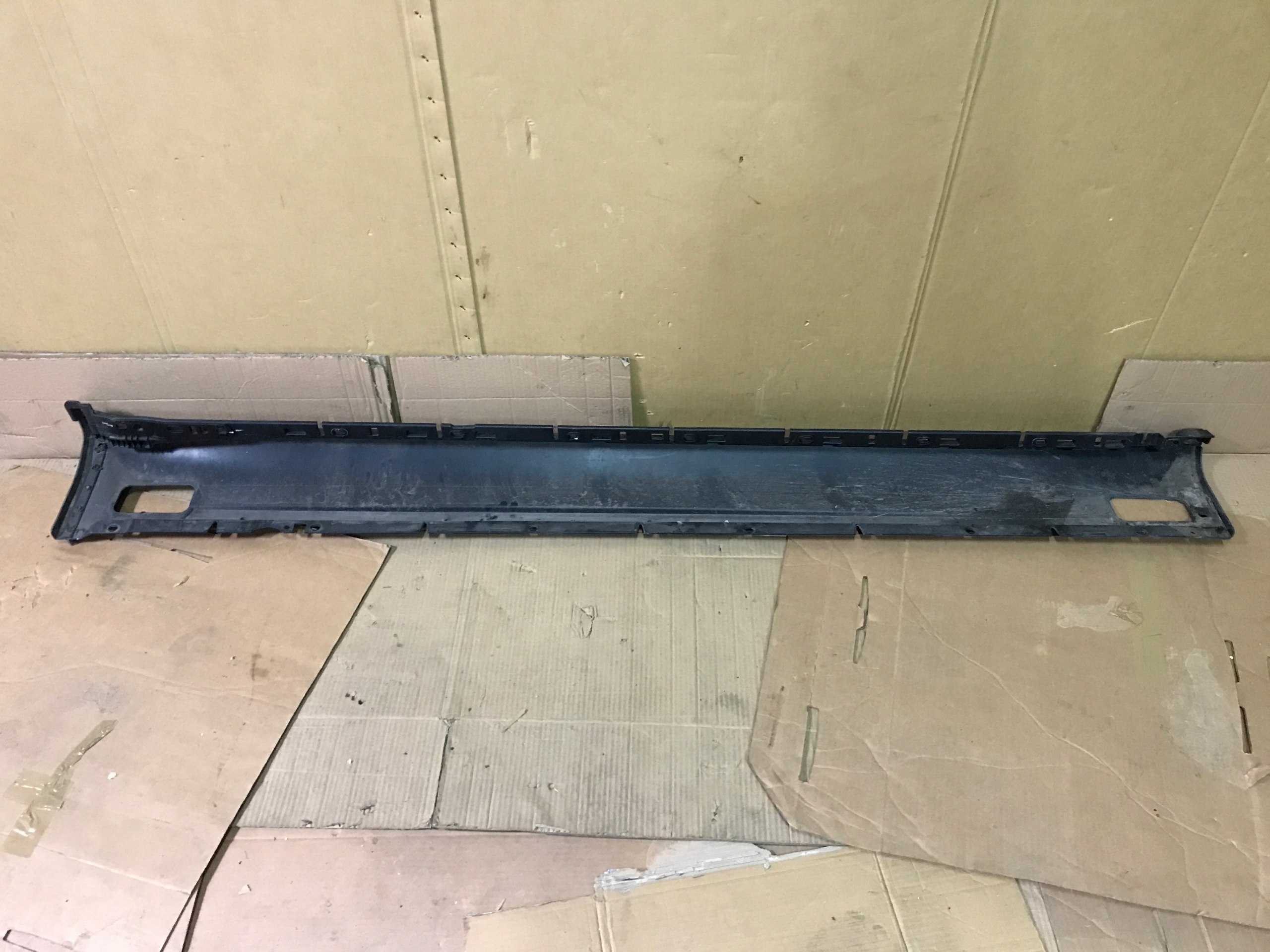 moulding threshold left PORSCHE CAYENNE II 7P5853553