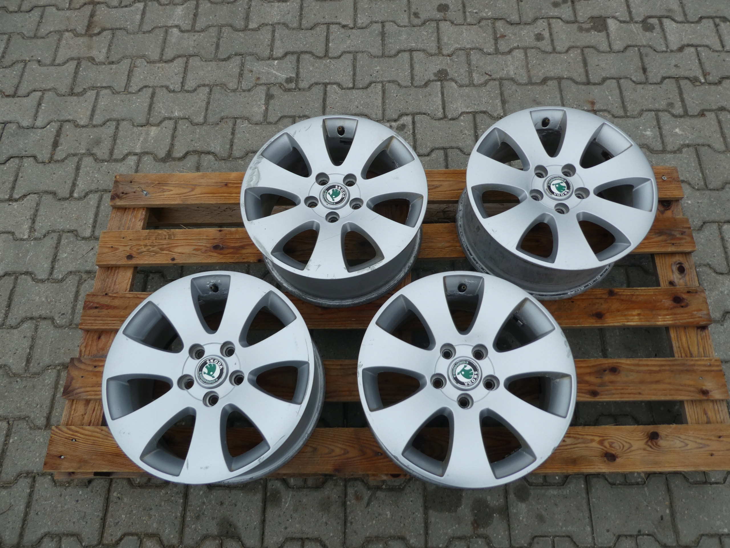 4X discs aluminium disc 3T0601025 SKODA 5X112