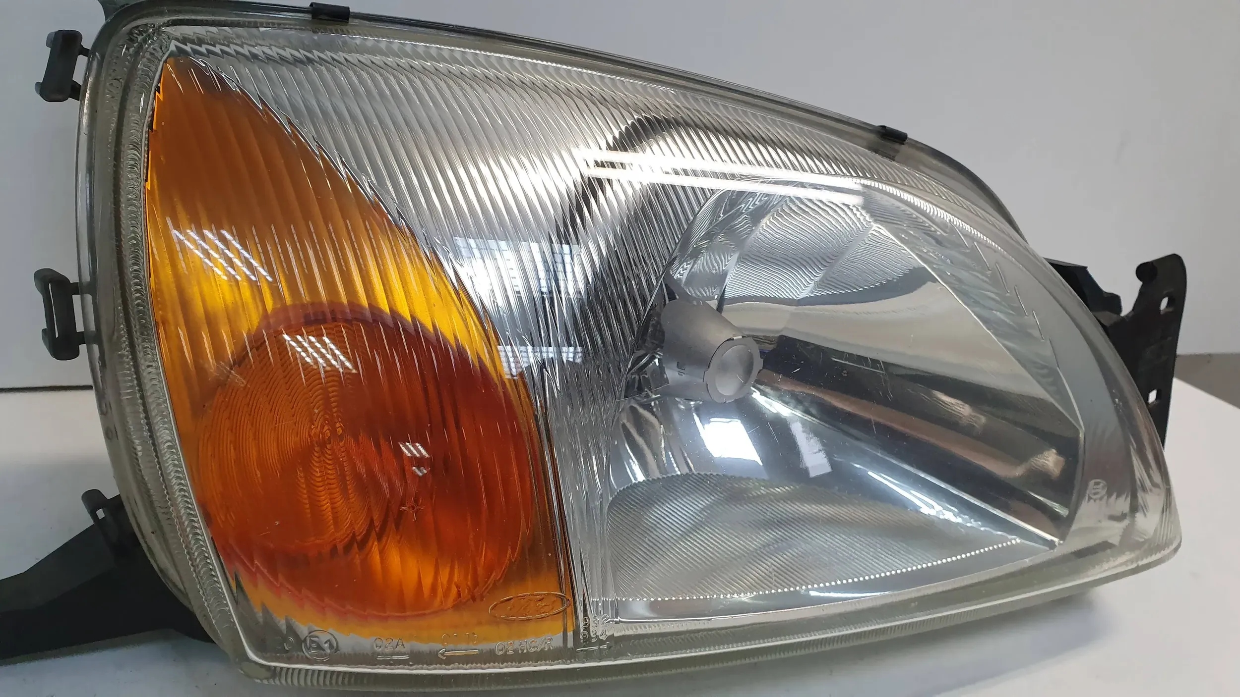 light front right YS6113005AK Ford Fiesta MK4
