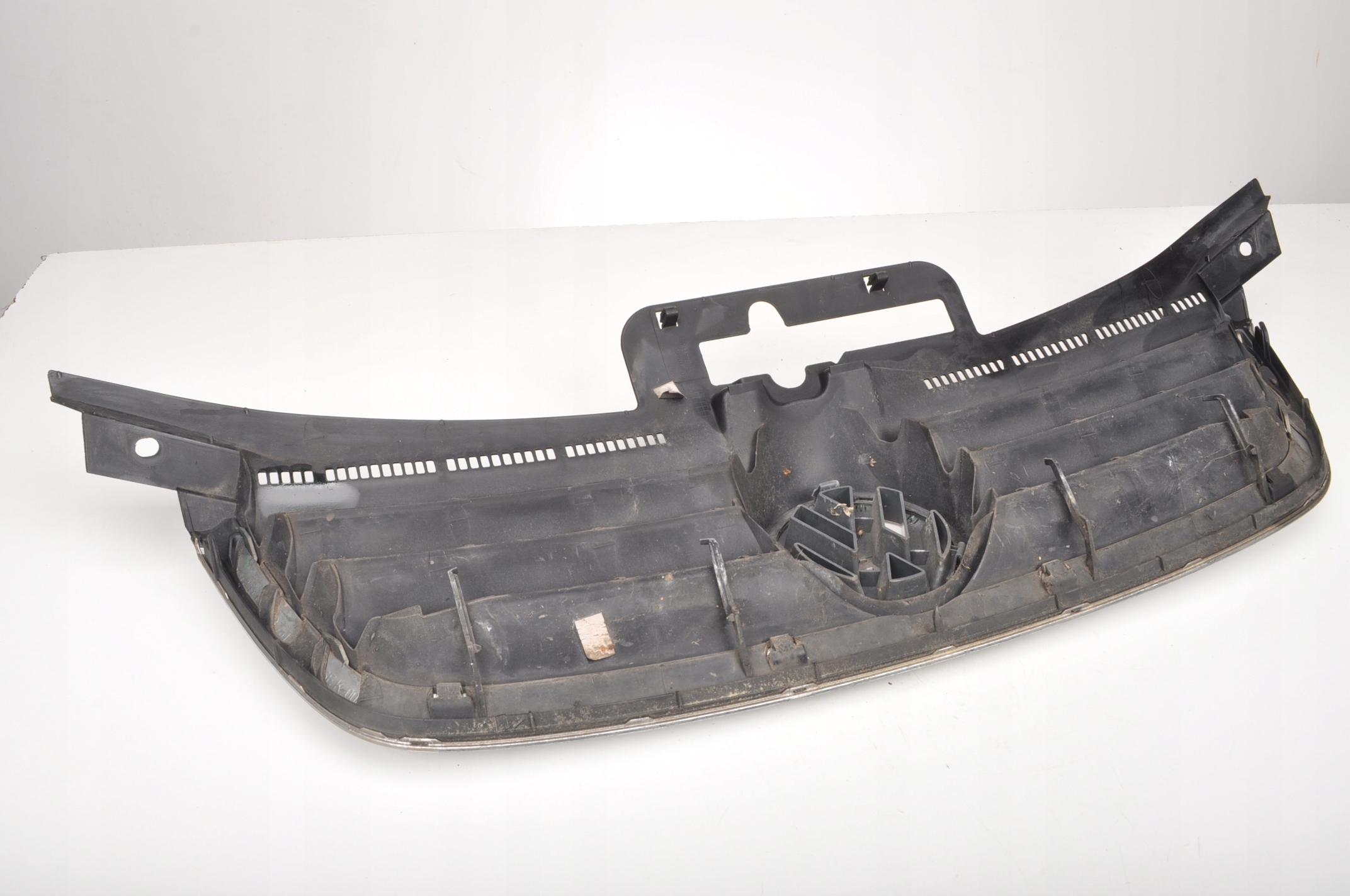 TOURAN ATRAPA GRILL TDI SPORT EDITION 1T0853651 Part number 1T0853651