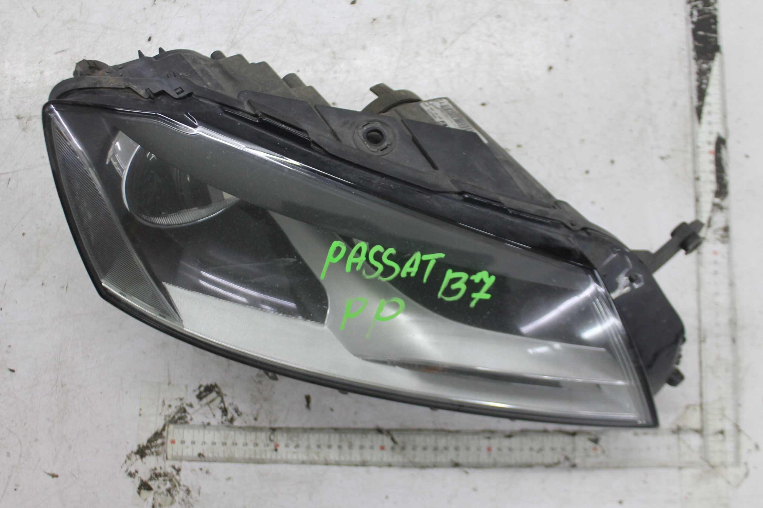 light right front 3AC941006 PASSAT B7 10-14 UK