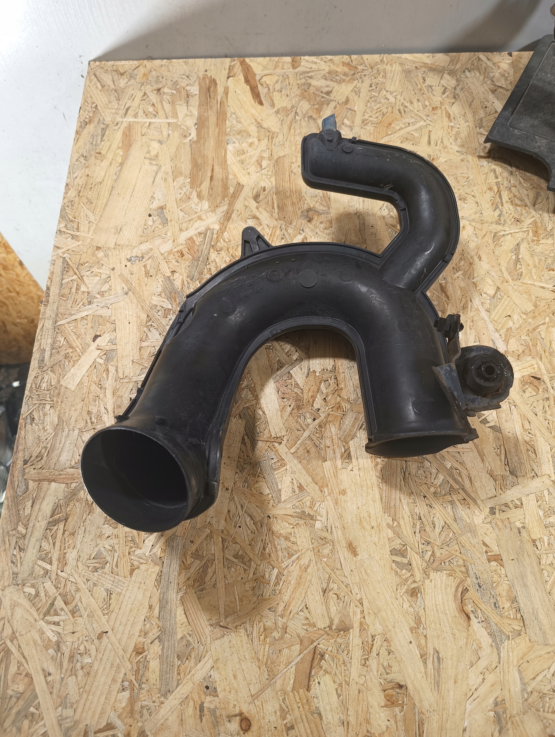 air duct RENAULT 8200923128