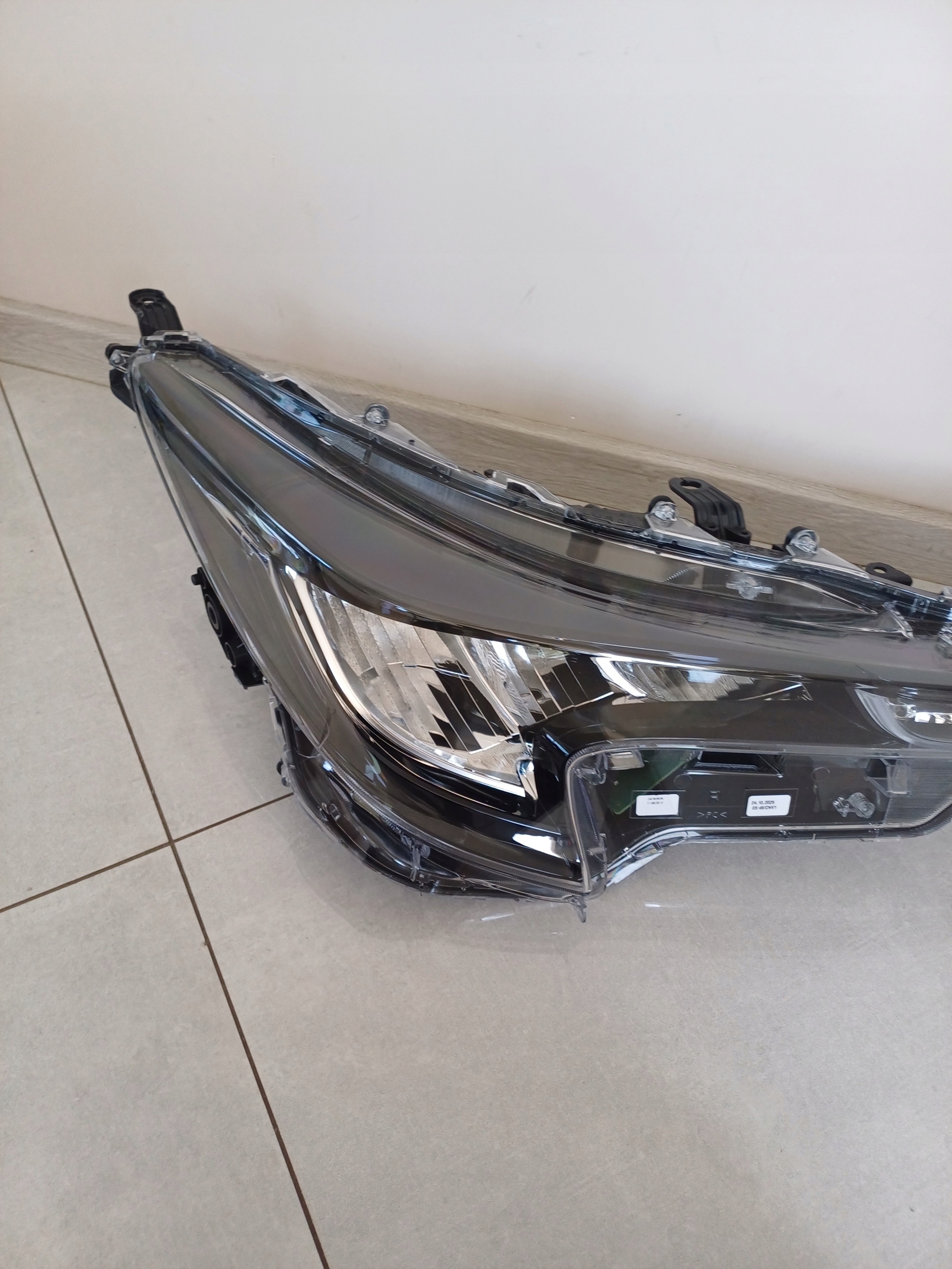 light right front front TOYOTA COROLLA E21 XII 90119224