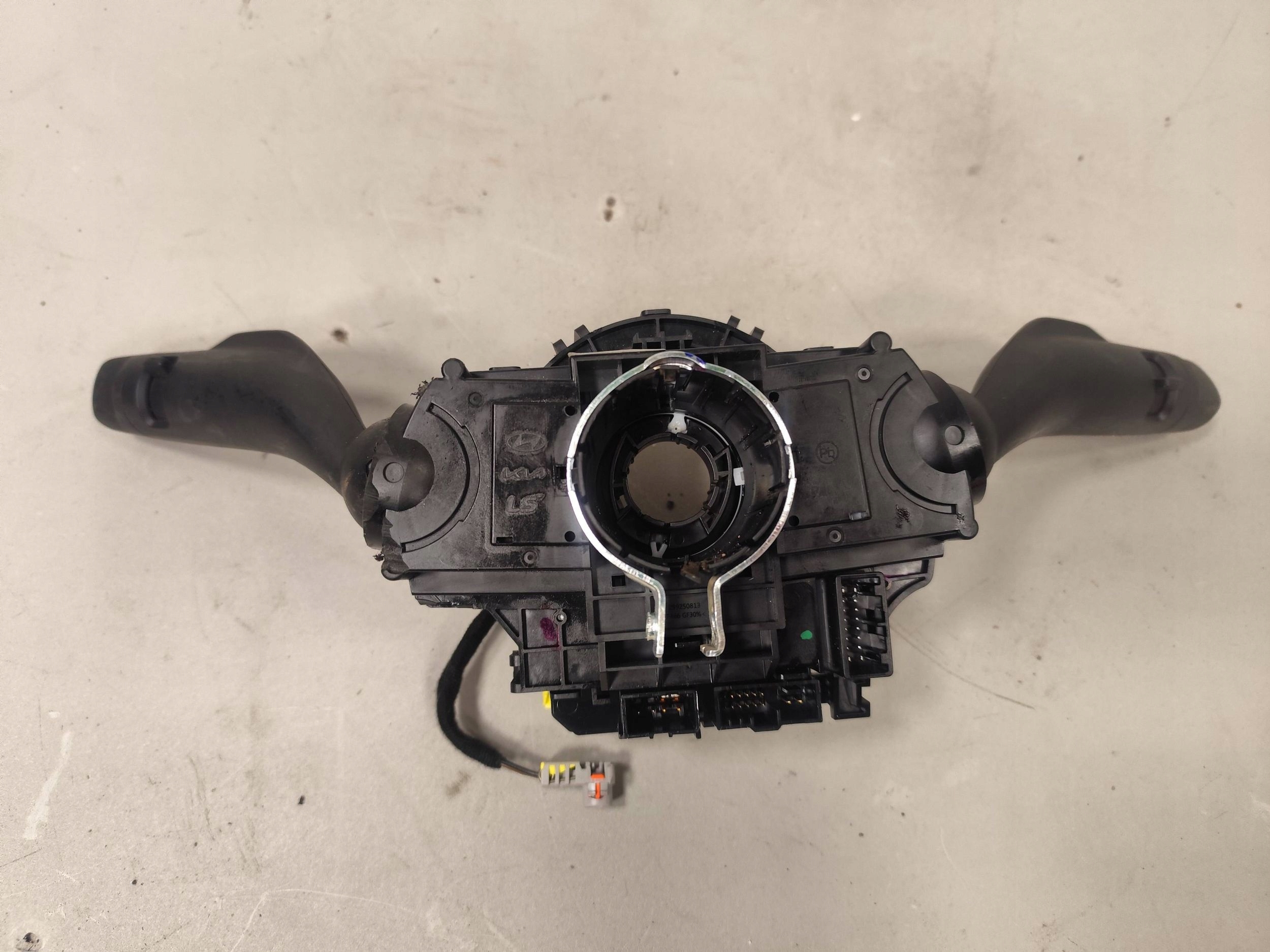 KIA SPORTAGE V steering wheel levers and controls ring control