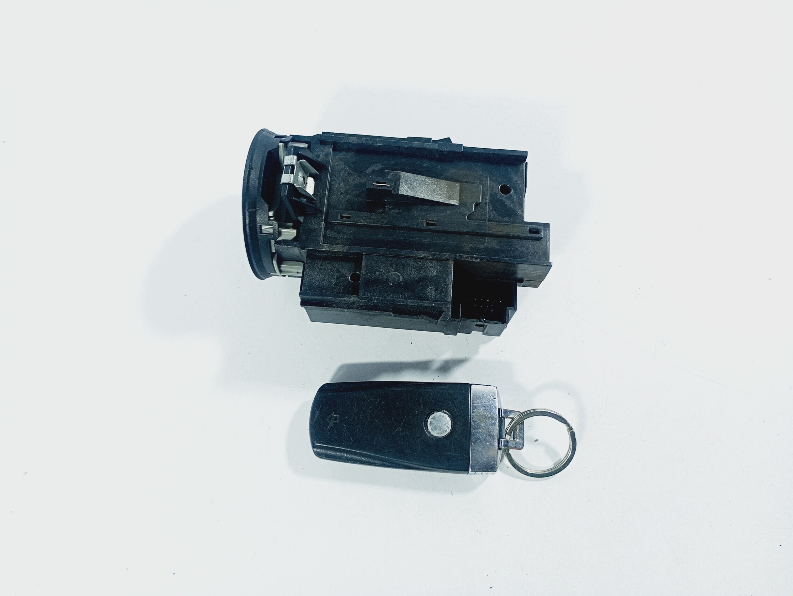 ignition z kluczykiem VW Passat B6 05-10 OE 3C0905843M