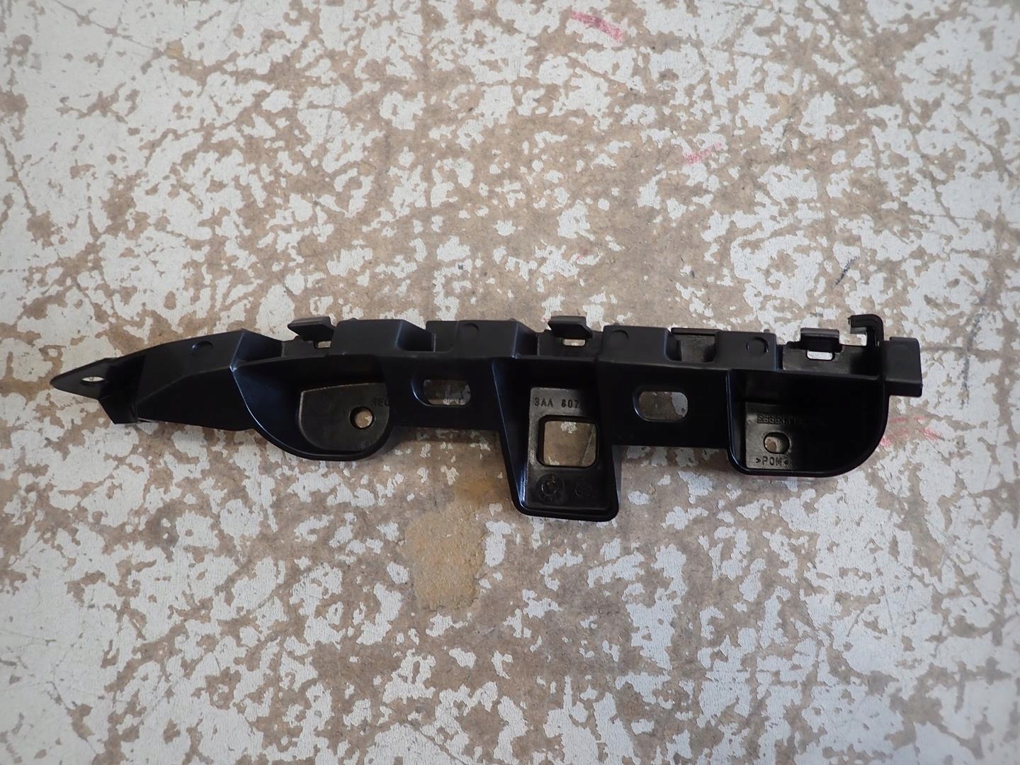 bumper bracket right front VW PASSAT B7 2010
