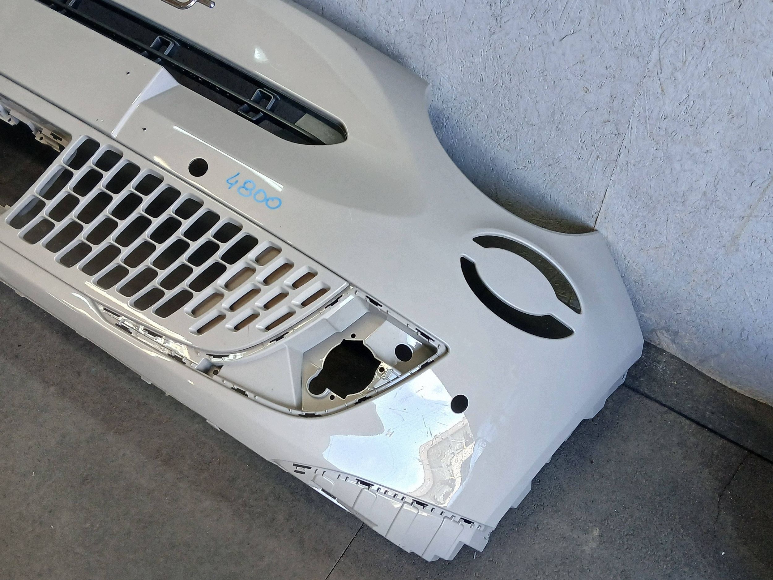 nárazník předek FIAT 600