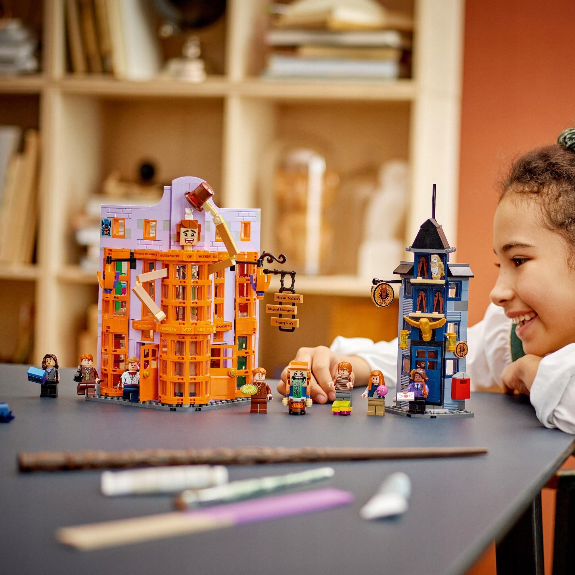 LEGO Harry Potter Ulica Pokątna: dowcipy Weasleyów EAN (GTIN) 5702017434025