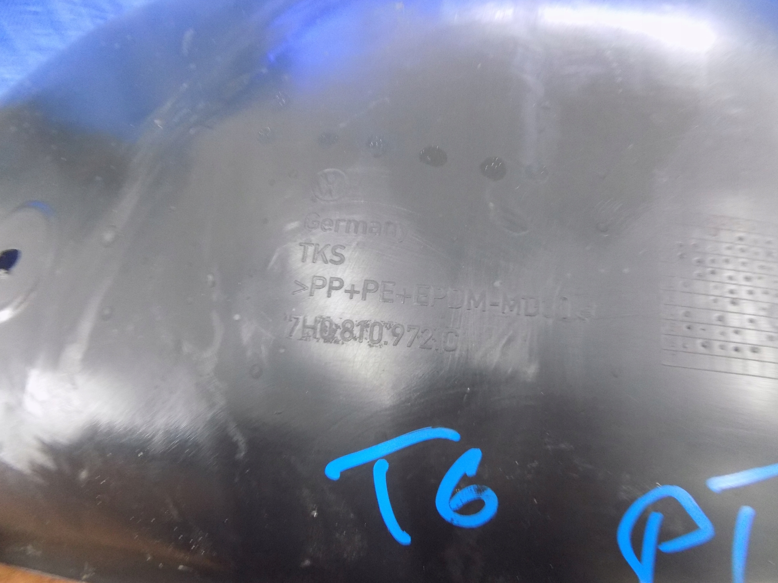 mudguard right rear part right VW T6 2,0TDI 16
