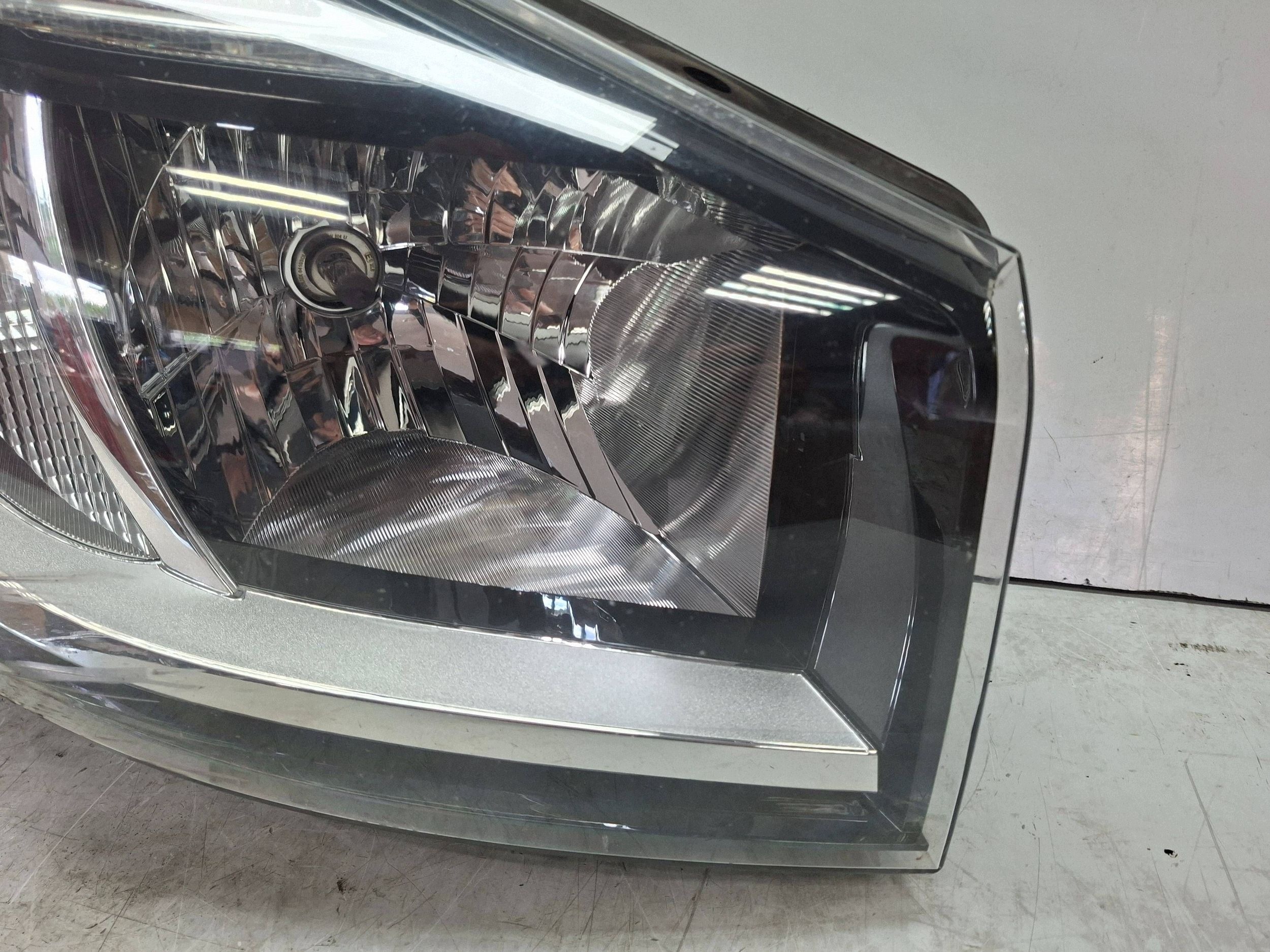 light front right 260109424R RENAULT TRAFIC III 2014