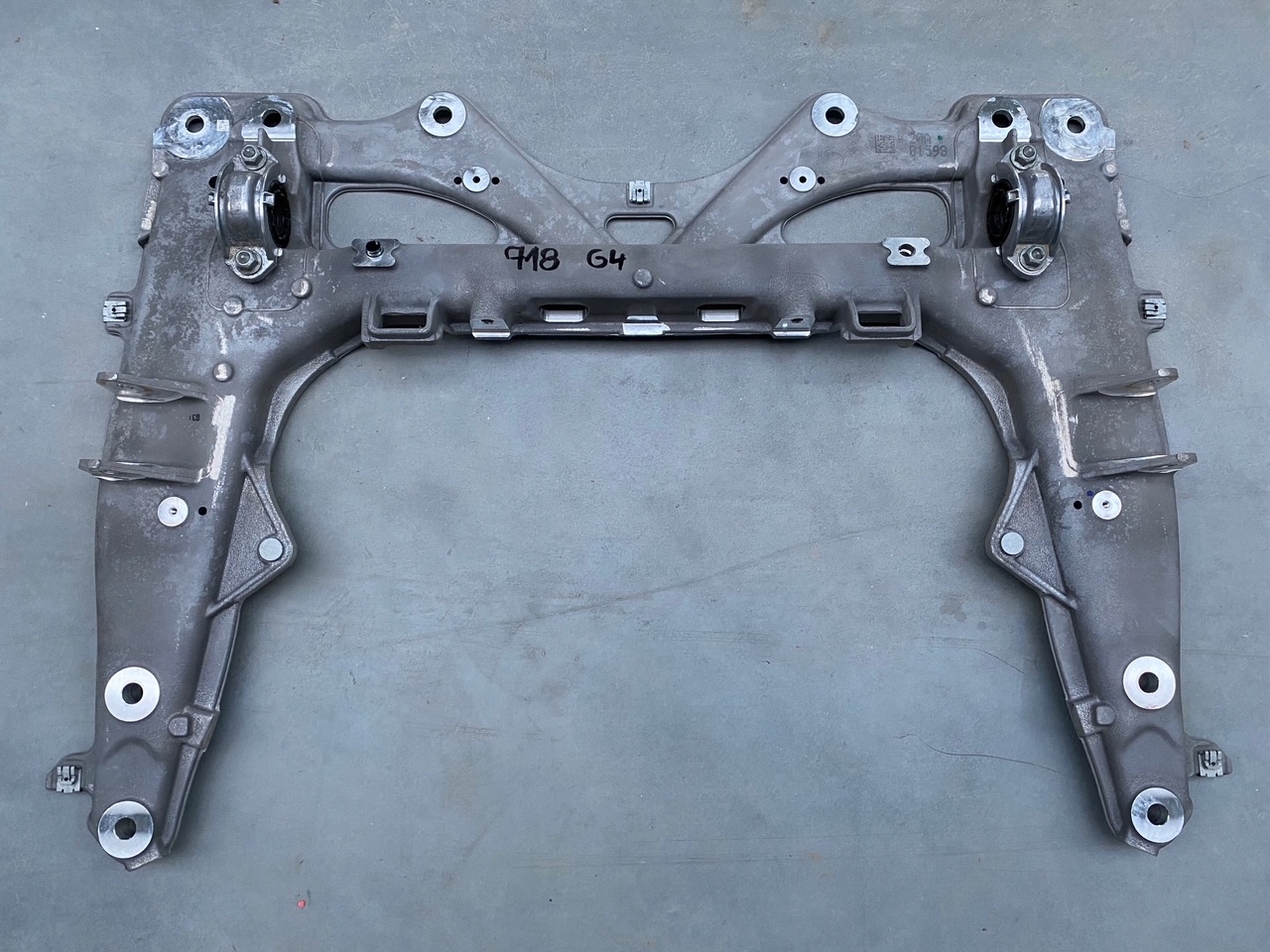 рама передний подрамник перед PORSCHE CAYMAN GT4 982