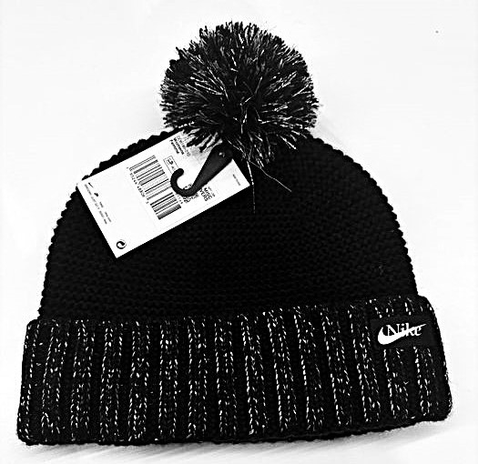 Čepice Nike Sportswear Pom Beanie se stříbrnou nití Originální