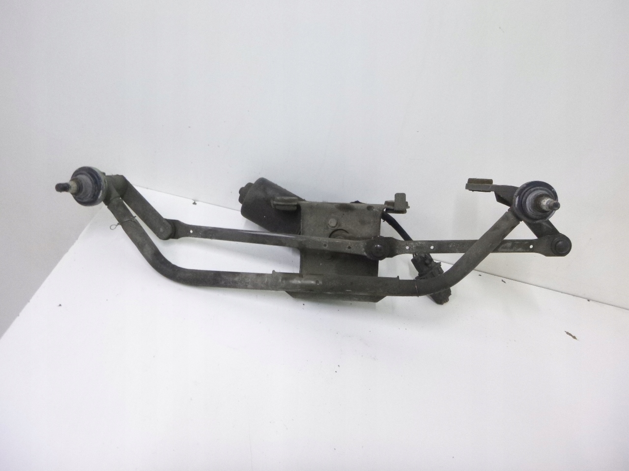 wiper mechanism front Peugeot Partner 98r.