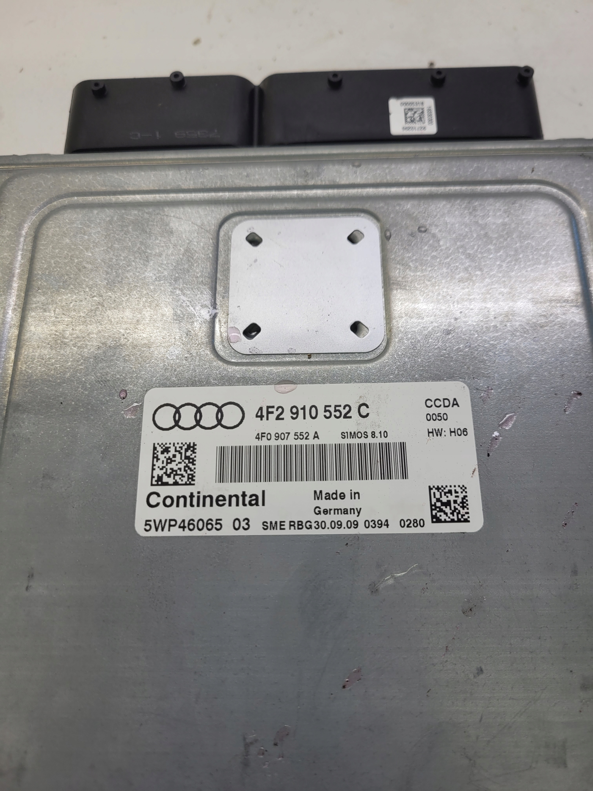 computer control unit of the engine AUDI A6 C6 2.8 FSI 4F2910552C 4F0907552A