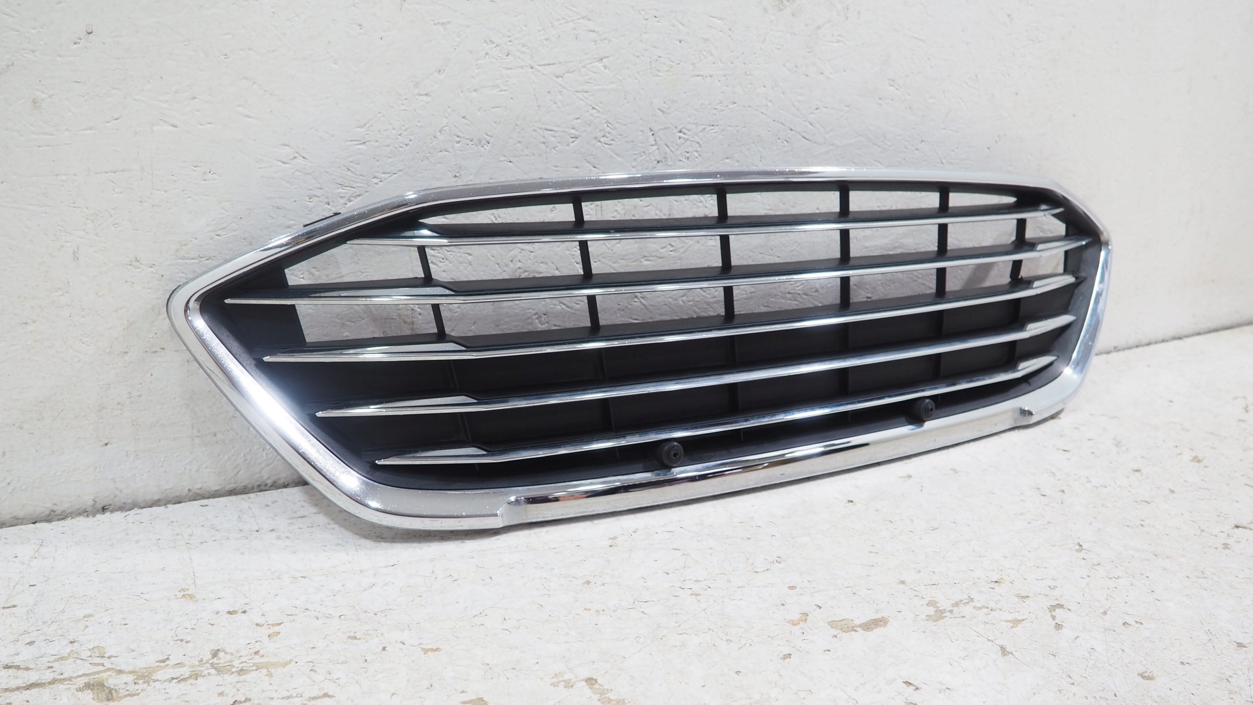 Ford Focus MK4 grill grille radiator JX7B-8C436-A