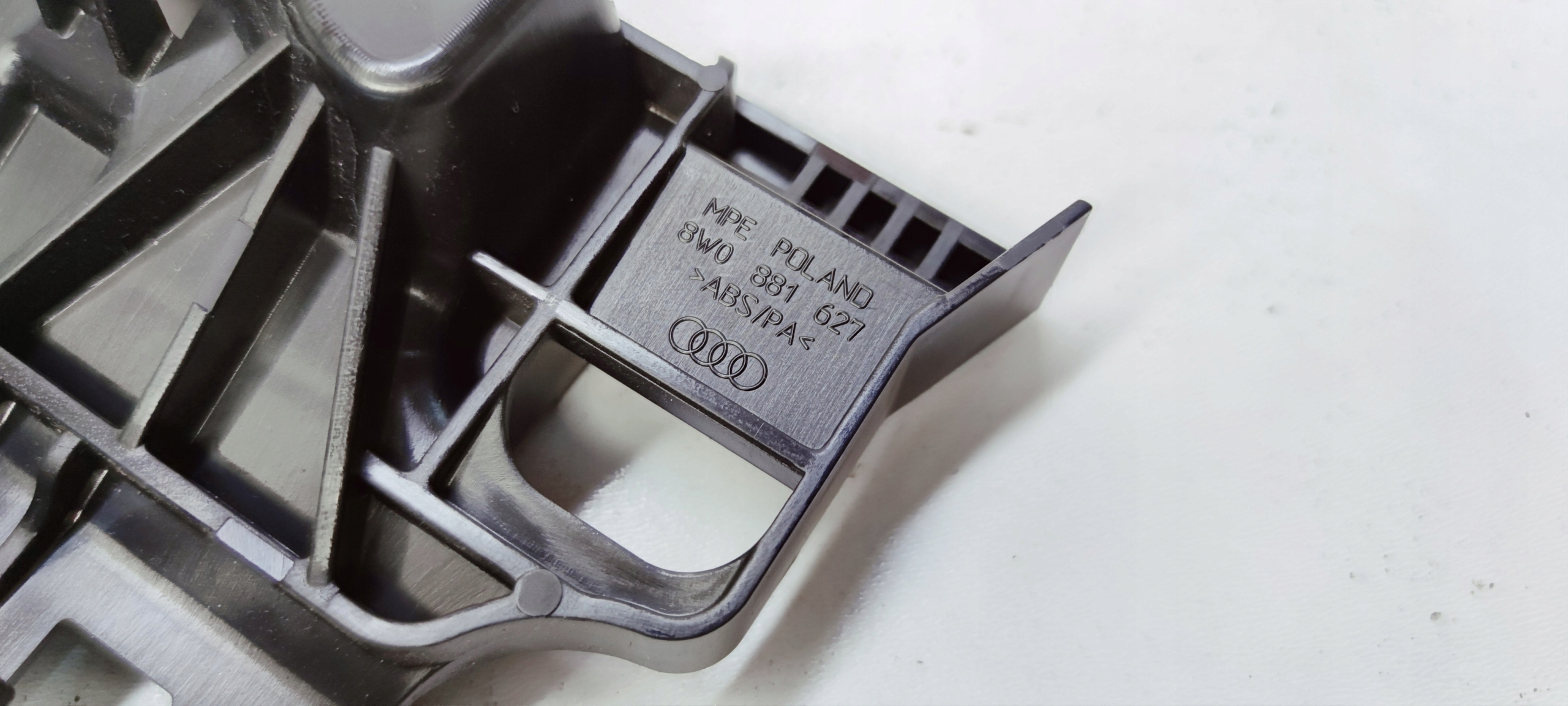 holder ZAGLOWKA front AUDI A4 B9 A5 8W0881627