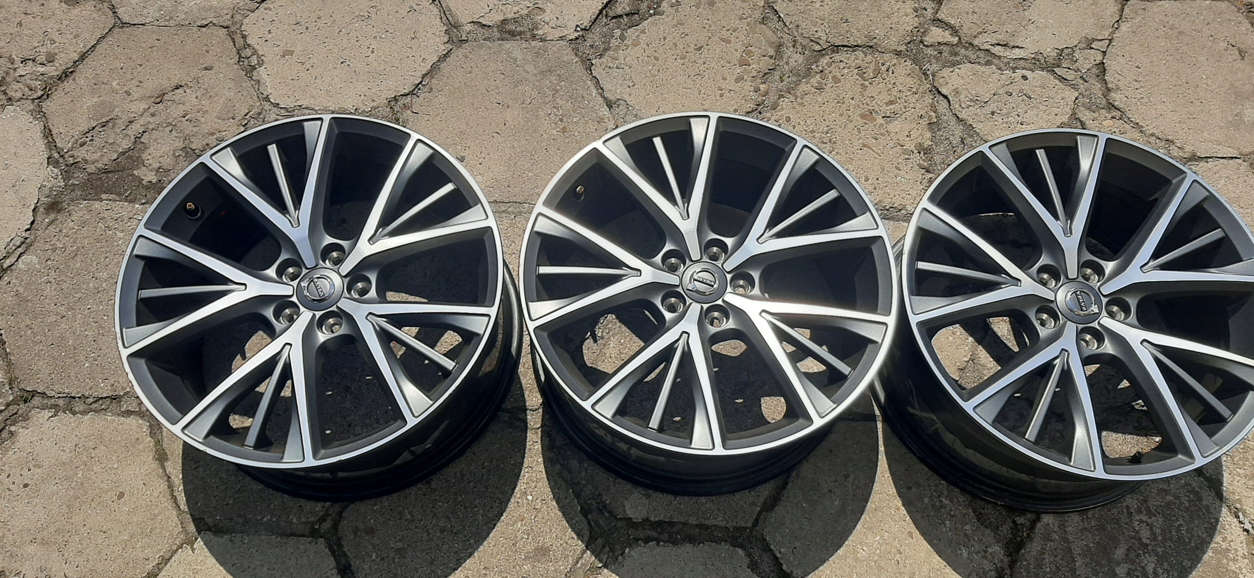 Felga aluminiowa Volvo OE R-DESIGN 8.5