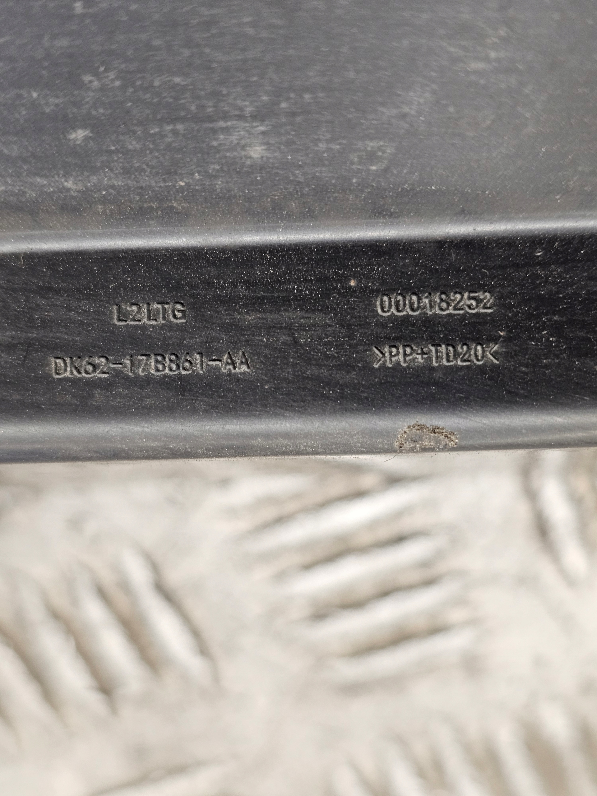 RANGE ROVER SPORT L494 bumper bracket rear part DK62-17B861-AA