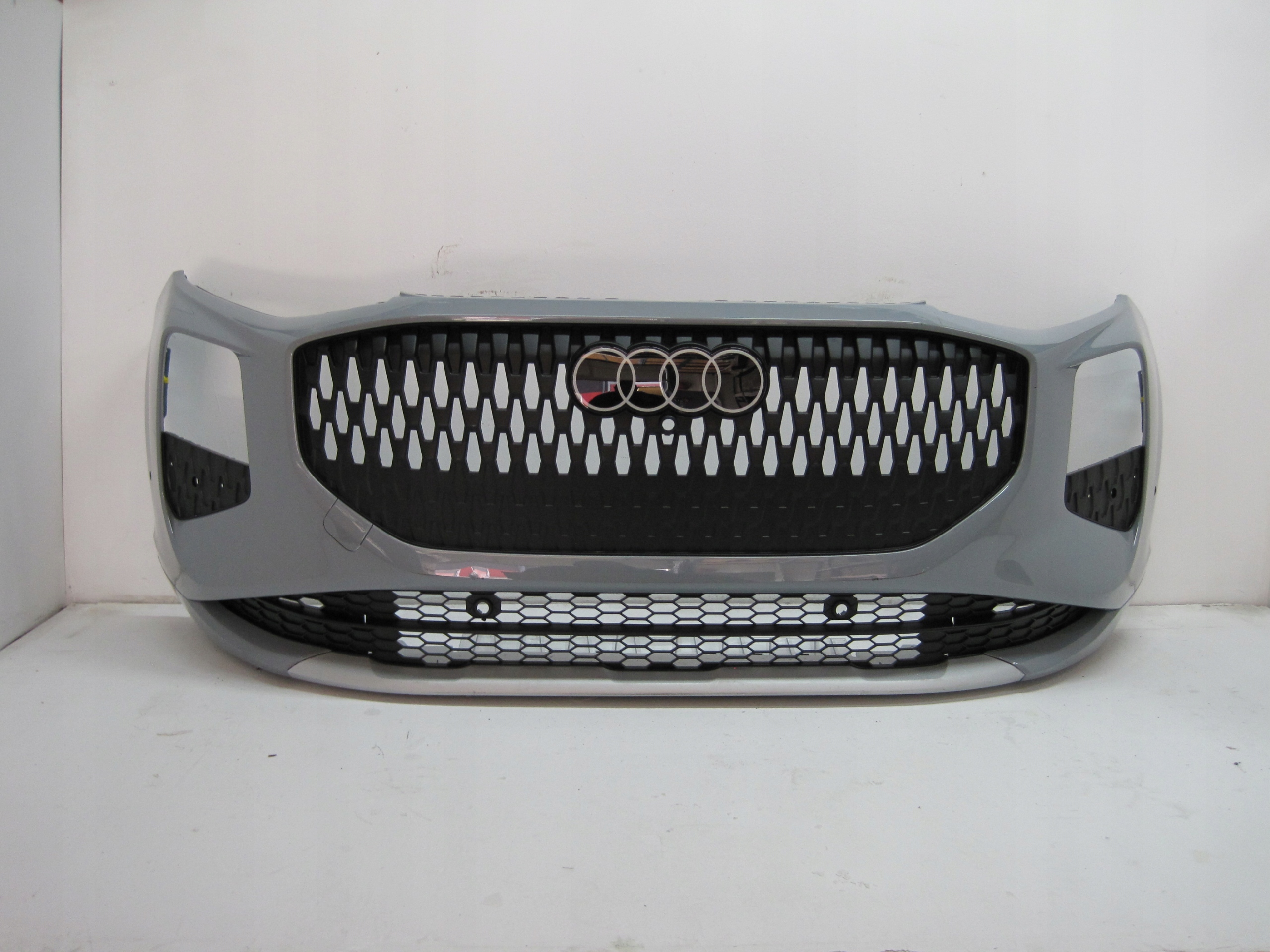 bumper AUDI Q3 83H 25R front front