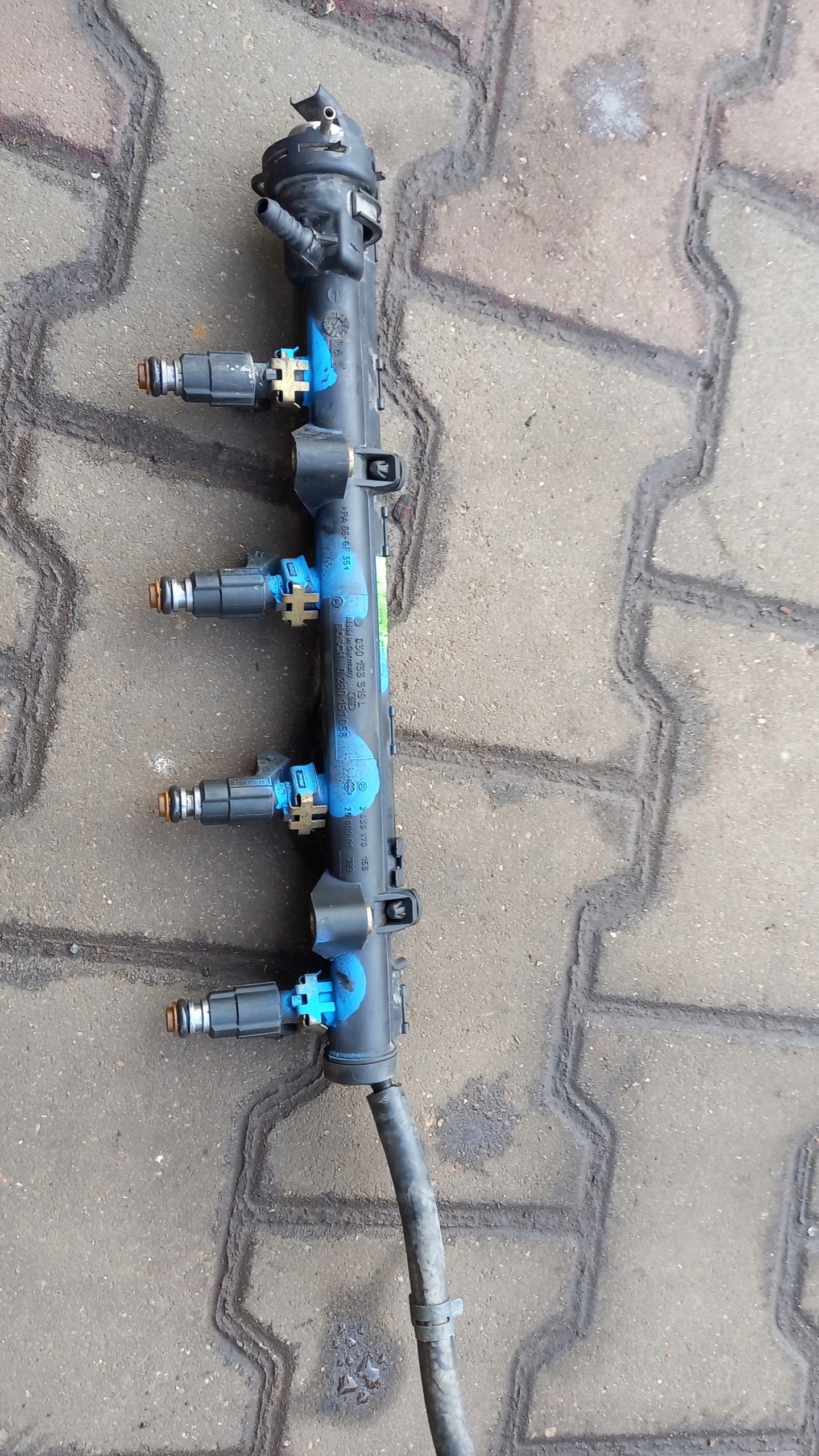 топливная рейка vw Golf 1.4 8V